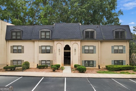 Photo of 135 Elysian Way NW, Atlanta, GA 30327 (MLS # 10850946)