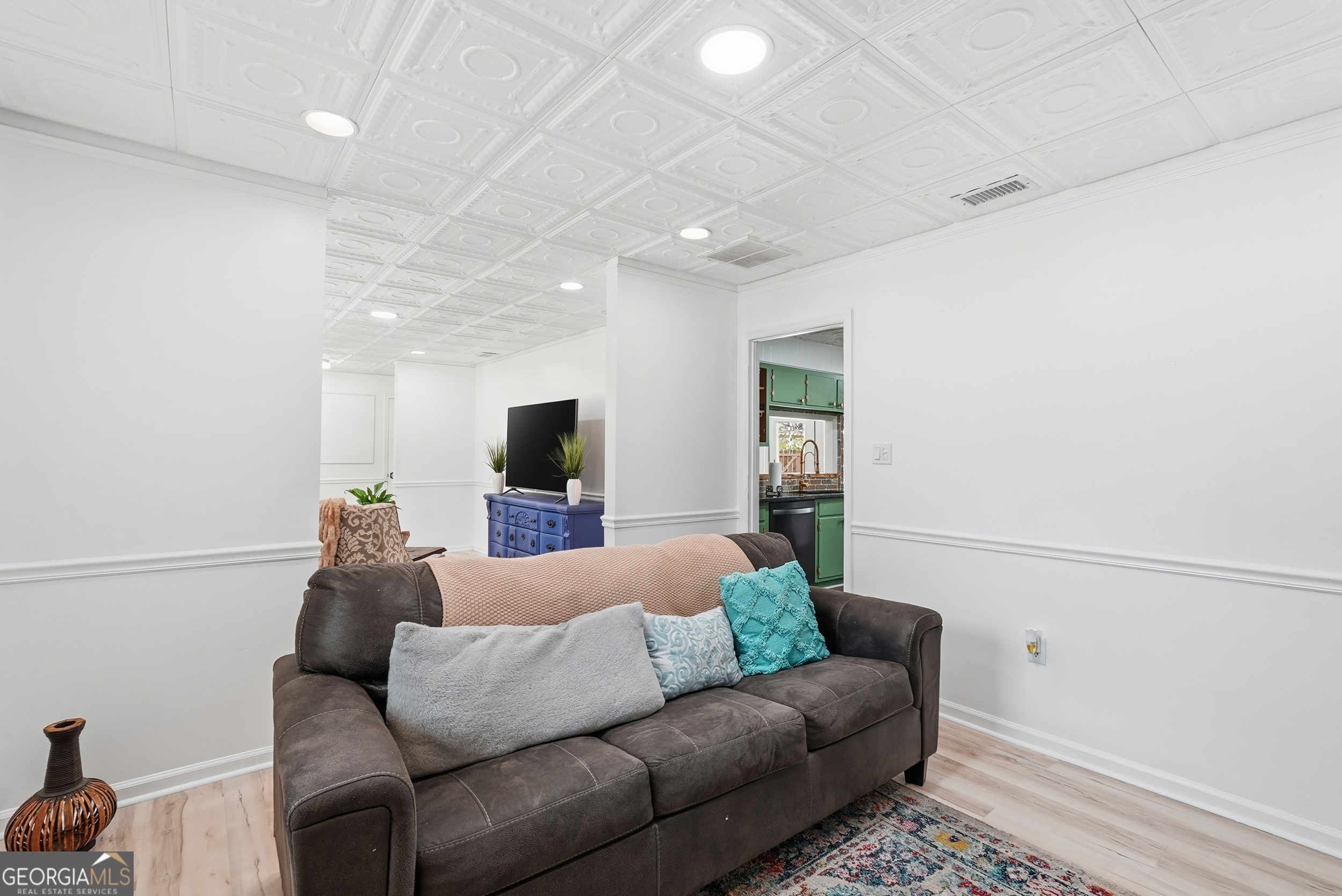 303 Pinewood DR