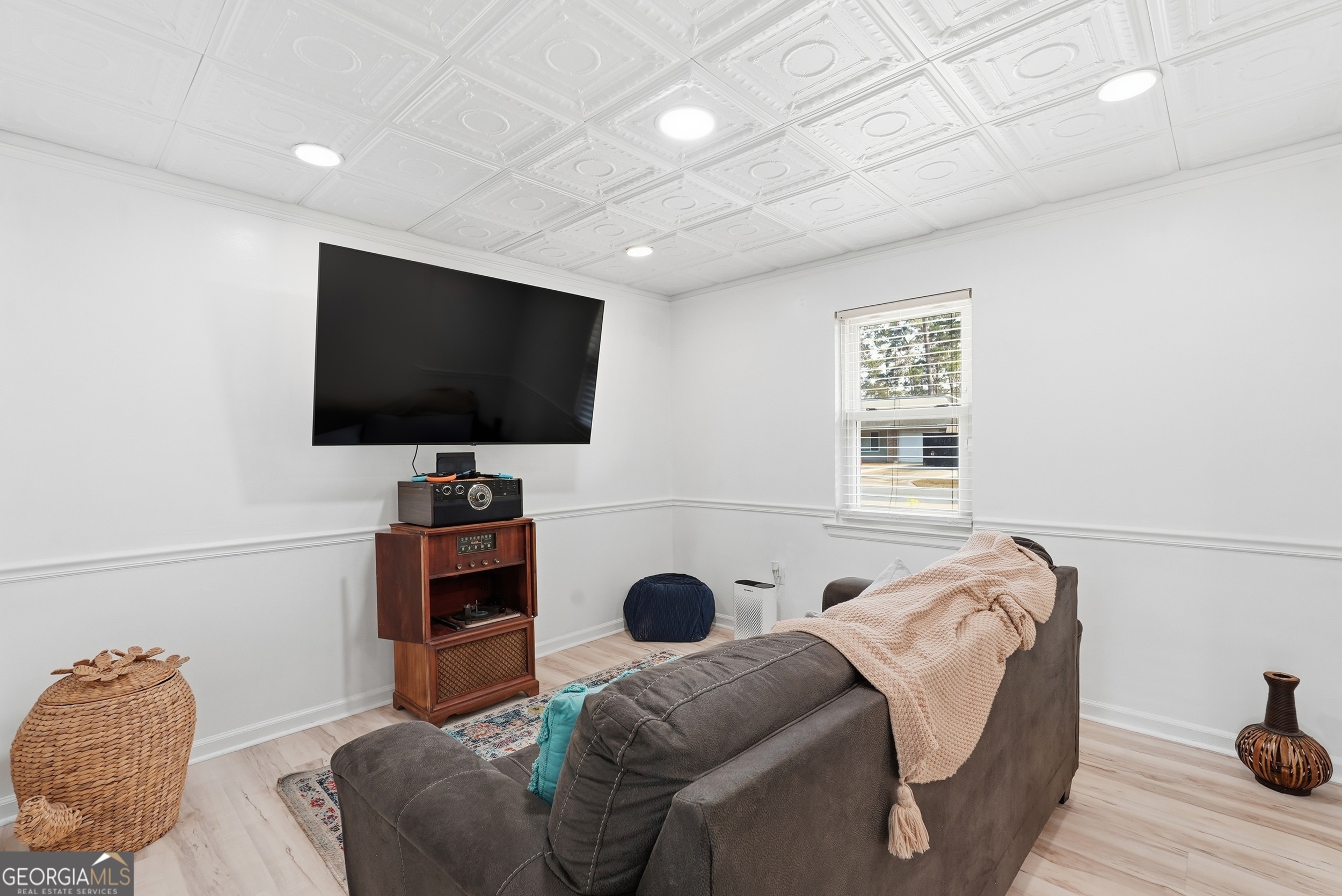 303 Pinewood DR