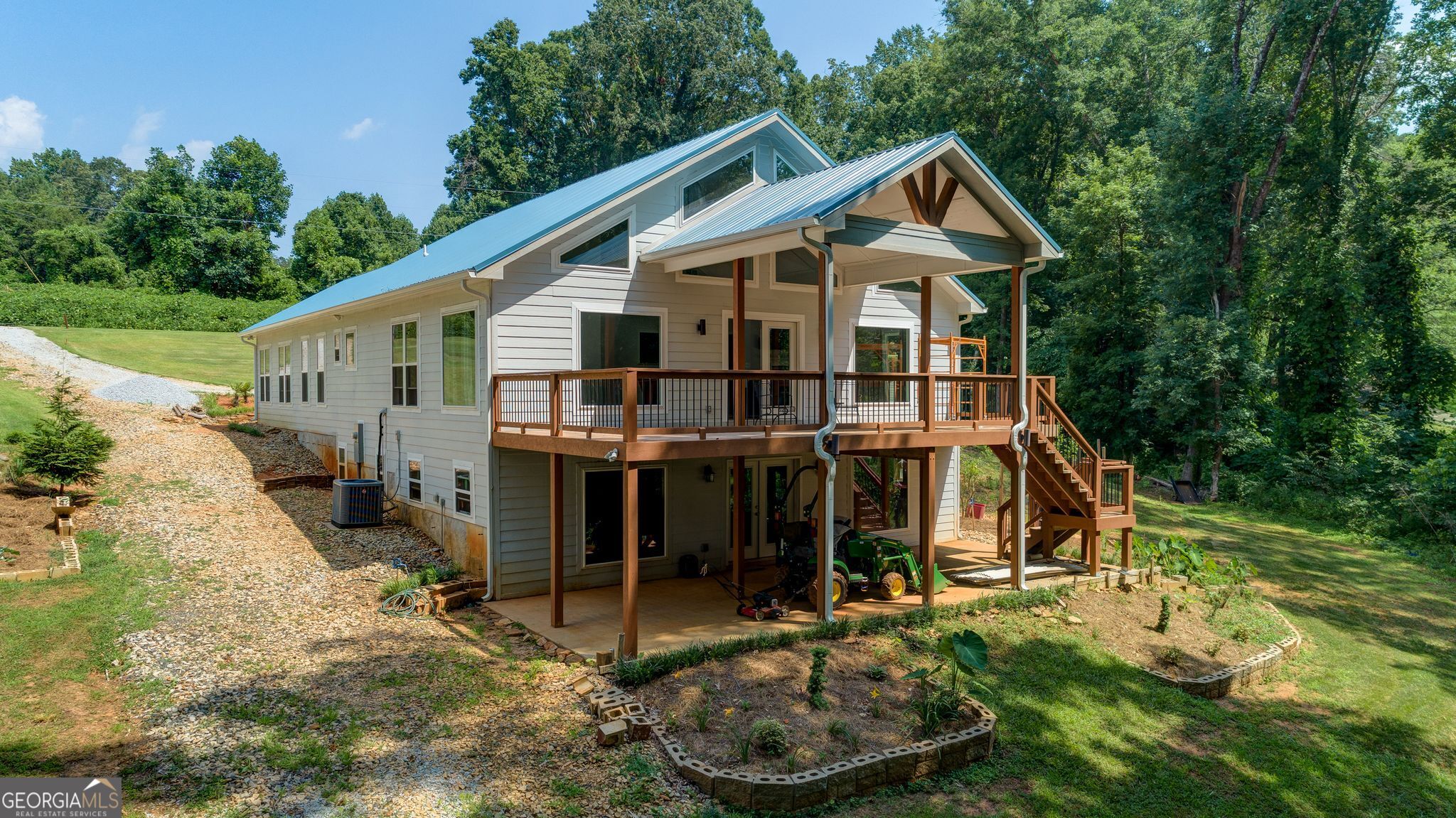 1010 Lakeland DR