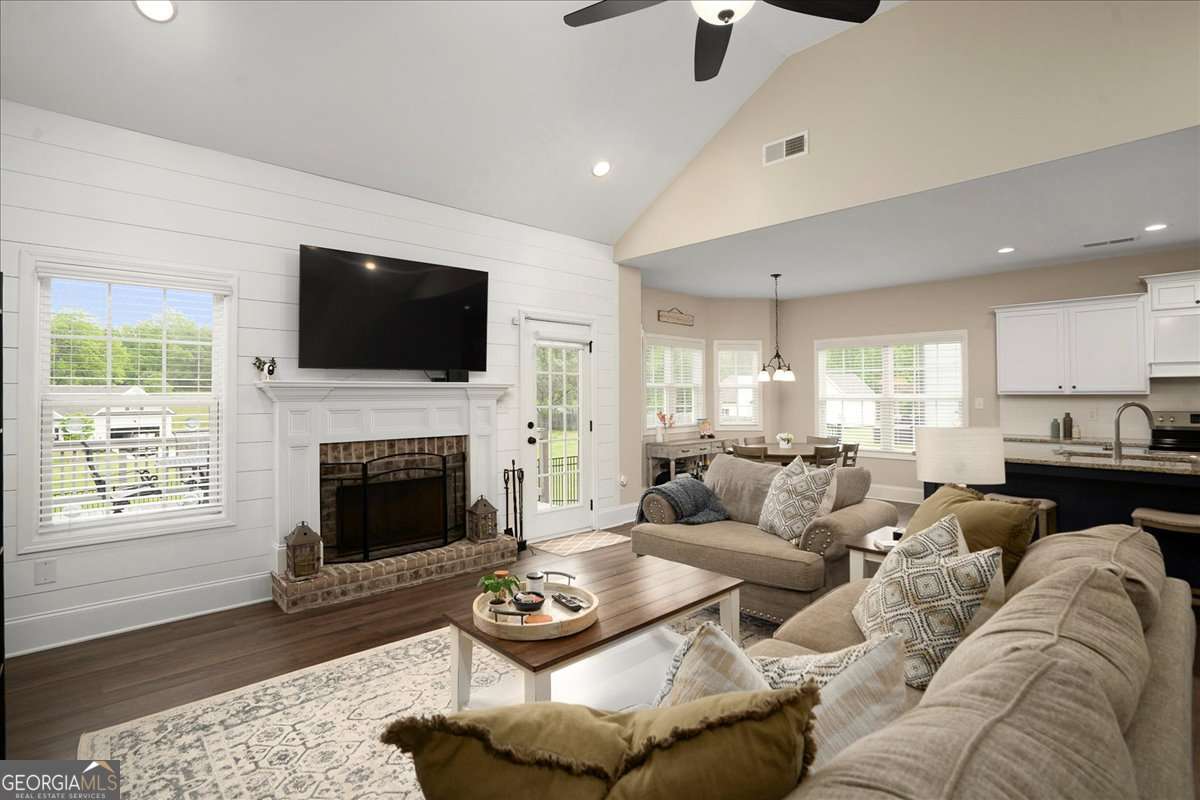 255 Solihull LN