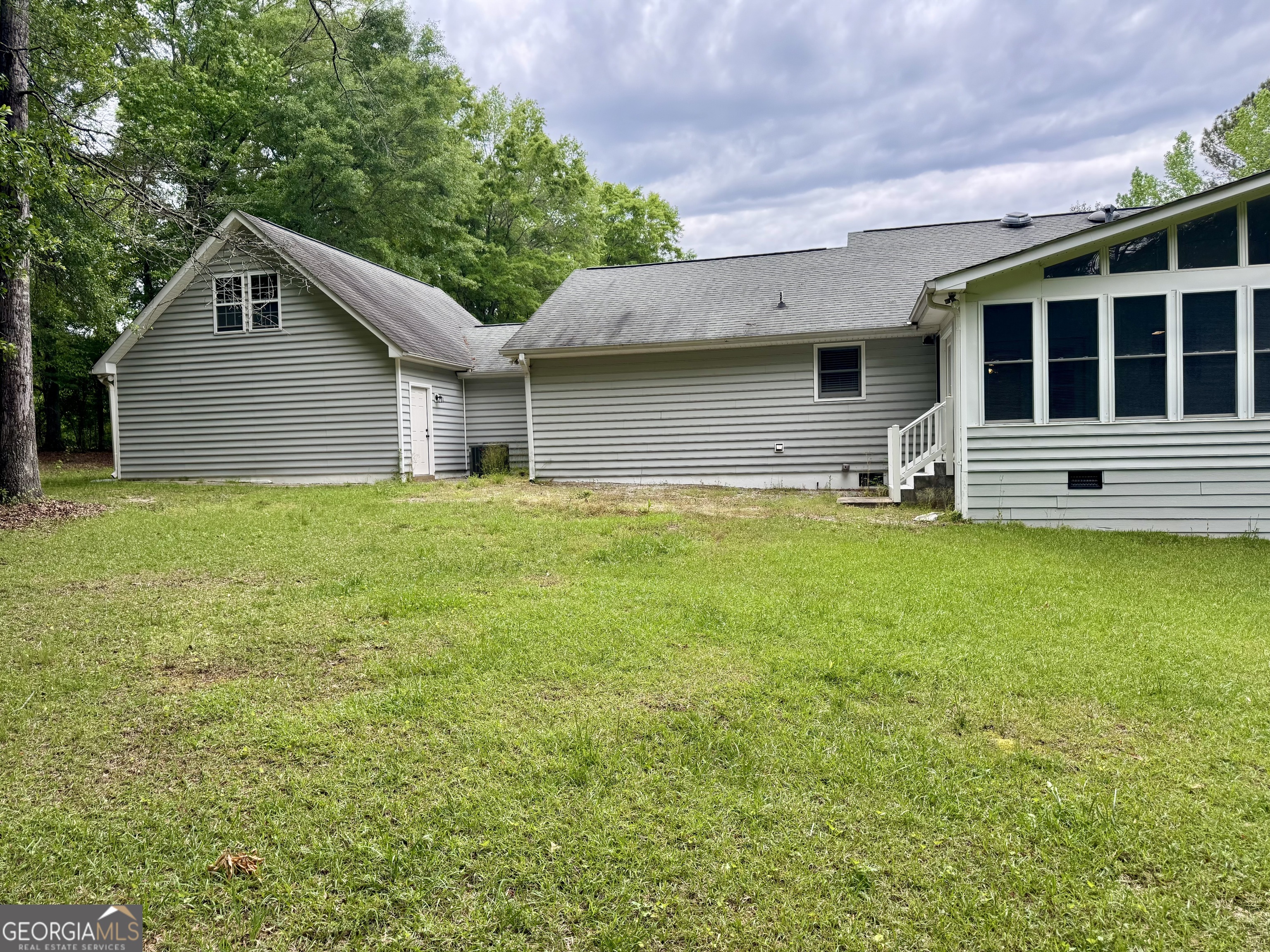 423 Woods RD