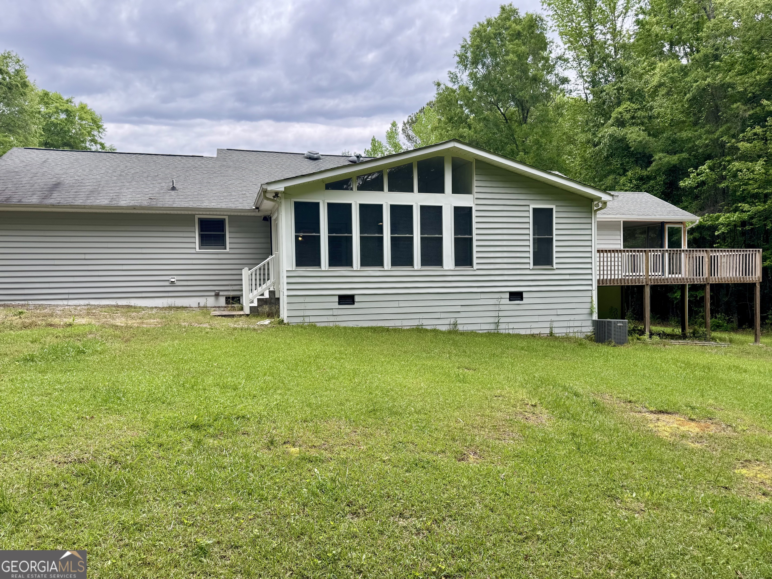 423 Woods RD
