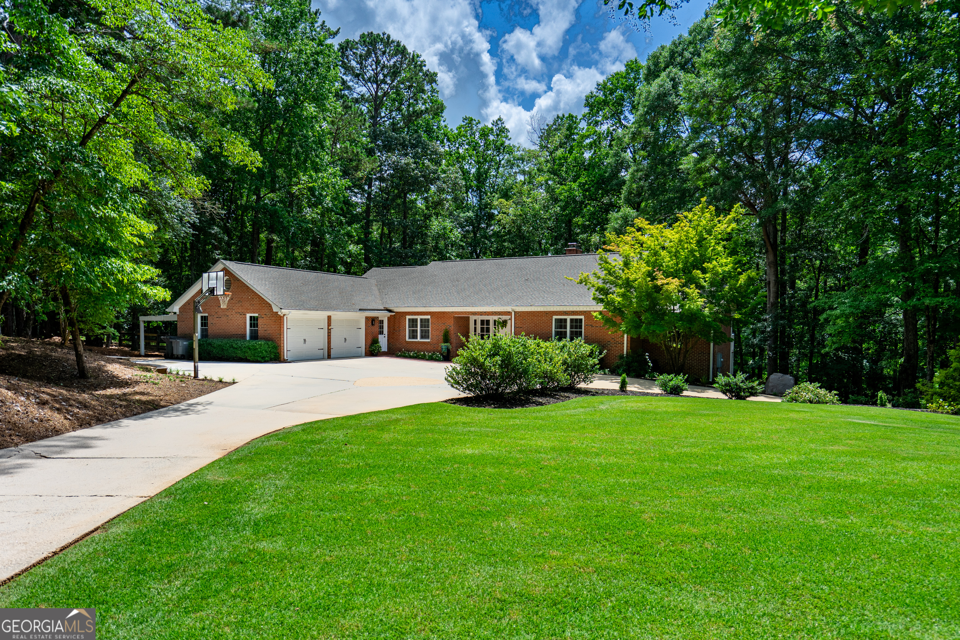 103 Lakeshore DR