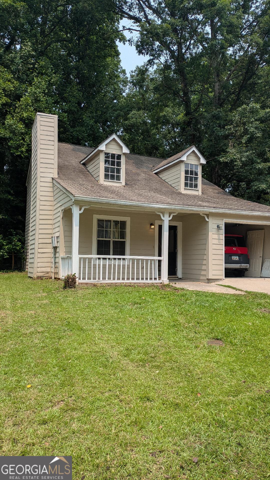 All Tile & Linoleum inside*Hypoallergenic !! Vaulted GreatRoom* fenced back yard with dog pen ! Fantastic Close on Stone Mountain Location! Estra Large Eat-in Kitchen with Pantry* Vaulted Great Room* Bedroom & Bath on Main * Upstairs Laundry* 1 Car Garage * Want to see a more in depth viewing, then schedule your showing today!!