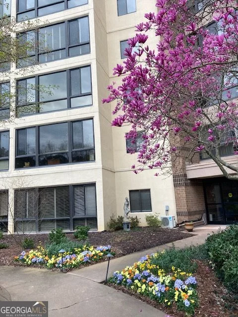 1800 Clairmont Lake Unit #301