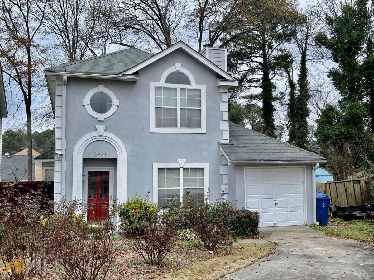 Beautiful House with 3 bedrooms and 3 bath.Sitting on a private cul-de-sac lot with level yard great for family.Inside the greatroom with adjoining dining area and the 1/2 bath.Continue into the eat-in kitchen with walk-in pantry and laundry room. Outside a big deck and fenced backyard.Upstairs master suite with vaulted ceiling, hall bath and two bedrooms . HOA covers the front yard lawn care.