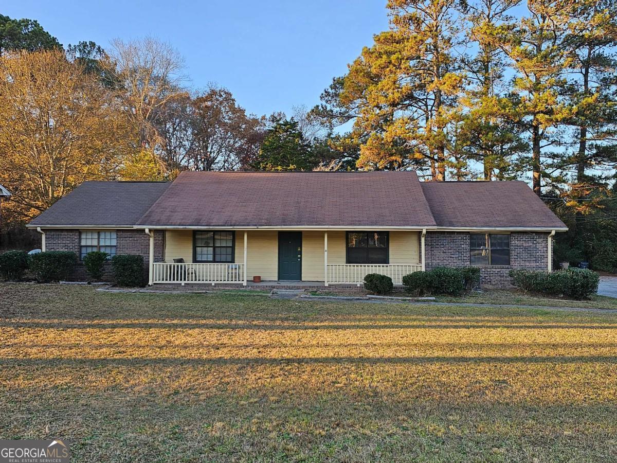 Ready for move in starting October 1, 2025; Unit B of a duplex located in Snellville has two bedroom with one full bath, with a large family room. Enjoy the hardwood floors throughout that has all the space you need; close to shopping, restaurants, and US78. Newer laminate flooring in bathroom and kitchen areas. Eat in kitchen with access from the back door. Oversized bedrooms with a tub/shower combo with a separate laundry room. Huge parking pad in back to share with the other unit. Private entry from parking in the back as well. Come be the first to enjoy everything that is practically brand new with plenty of upgrades throughout. Sorry, no housing vouchers are accepted at this time. Tenant is responsible for all utilities; Water are split between the two tenants, billed by the landlord.