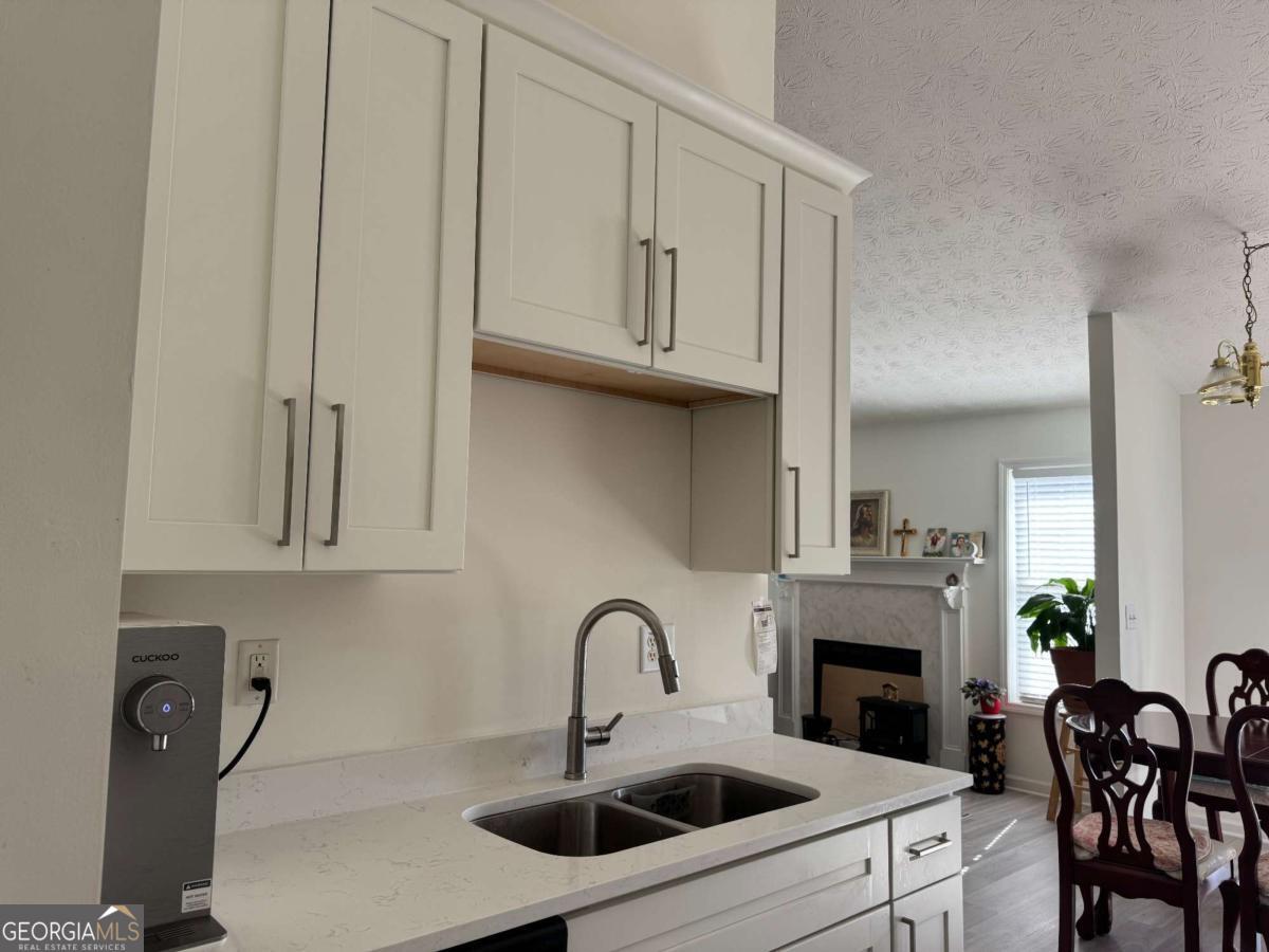 1525 Racquet Club DR