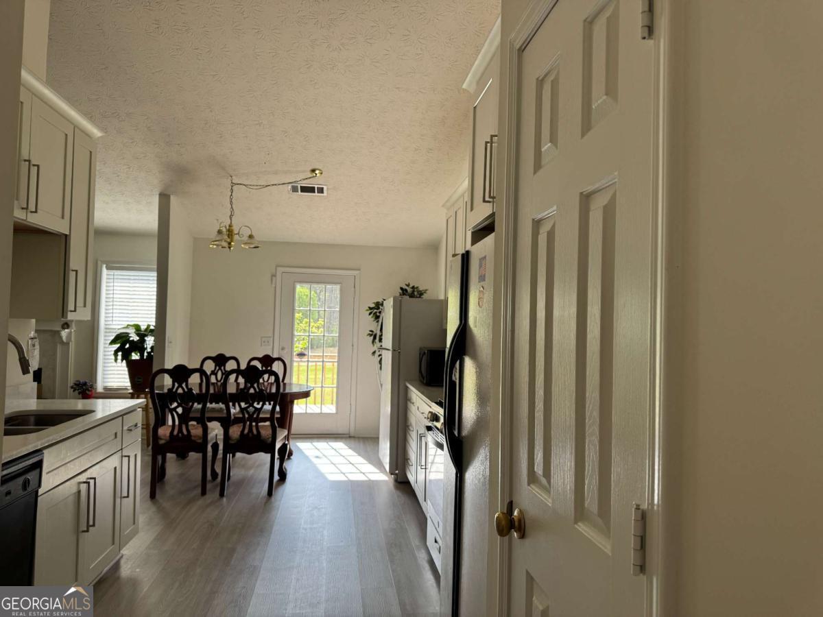 1525 Racquet Club DR