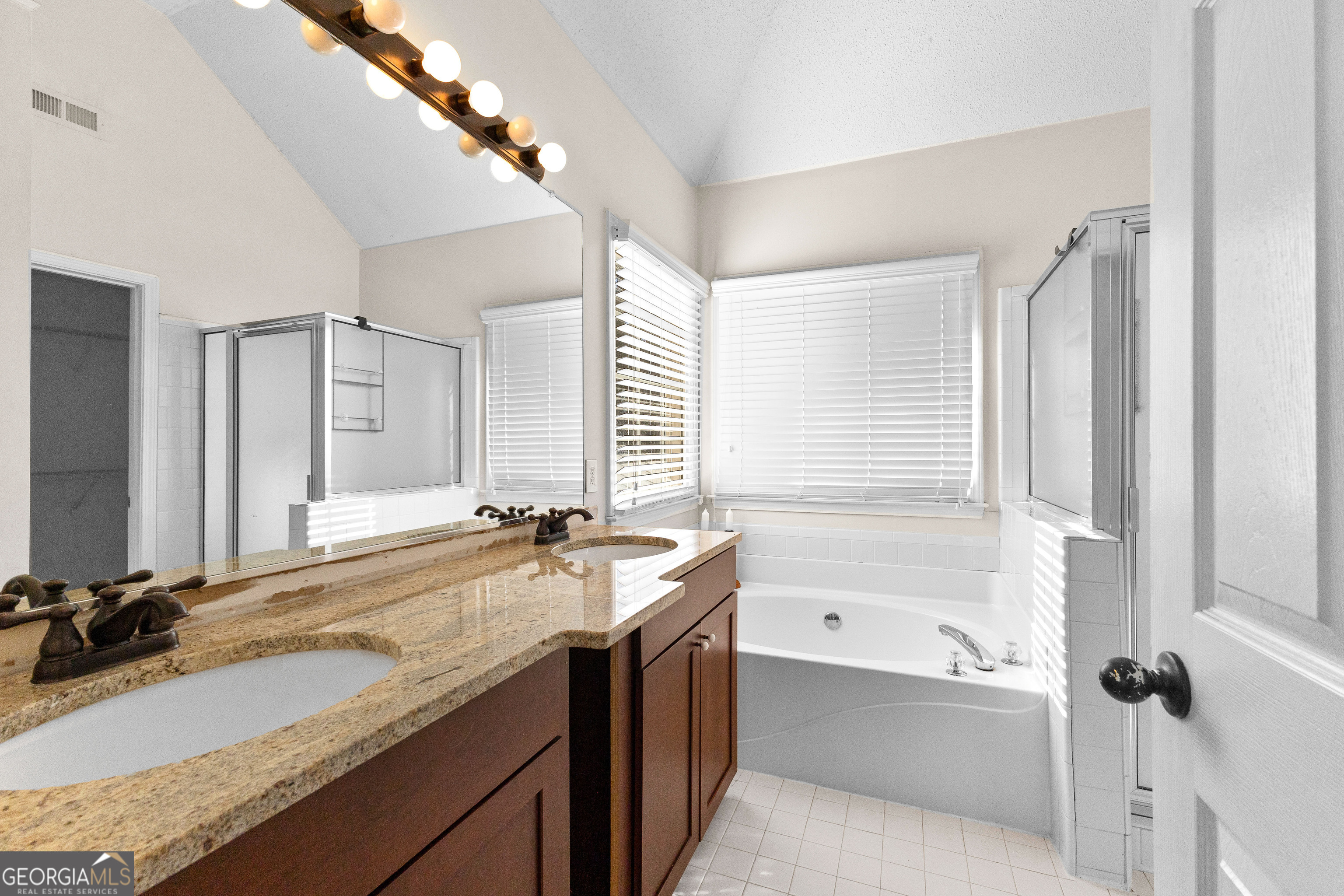 Fayetteville, Georgia 30215, United States, 4 Bedrooms Bedrooms, ,2 BathroomsBathrooms,Residential,Pending,16690