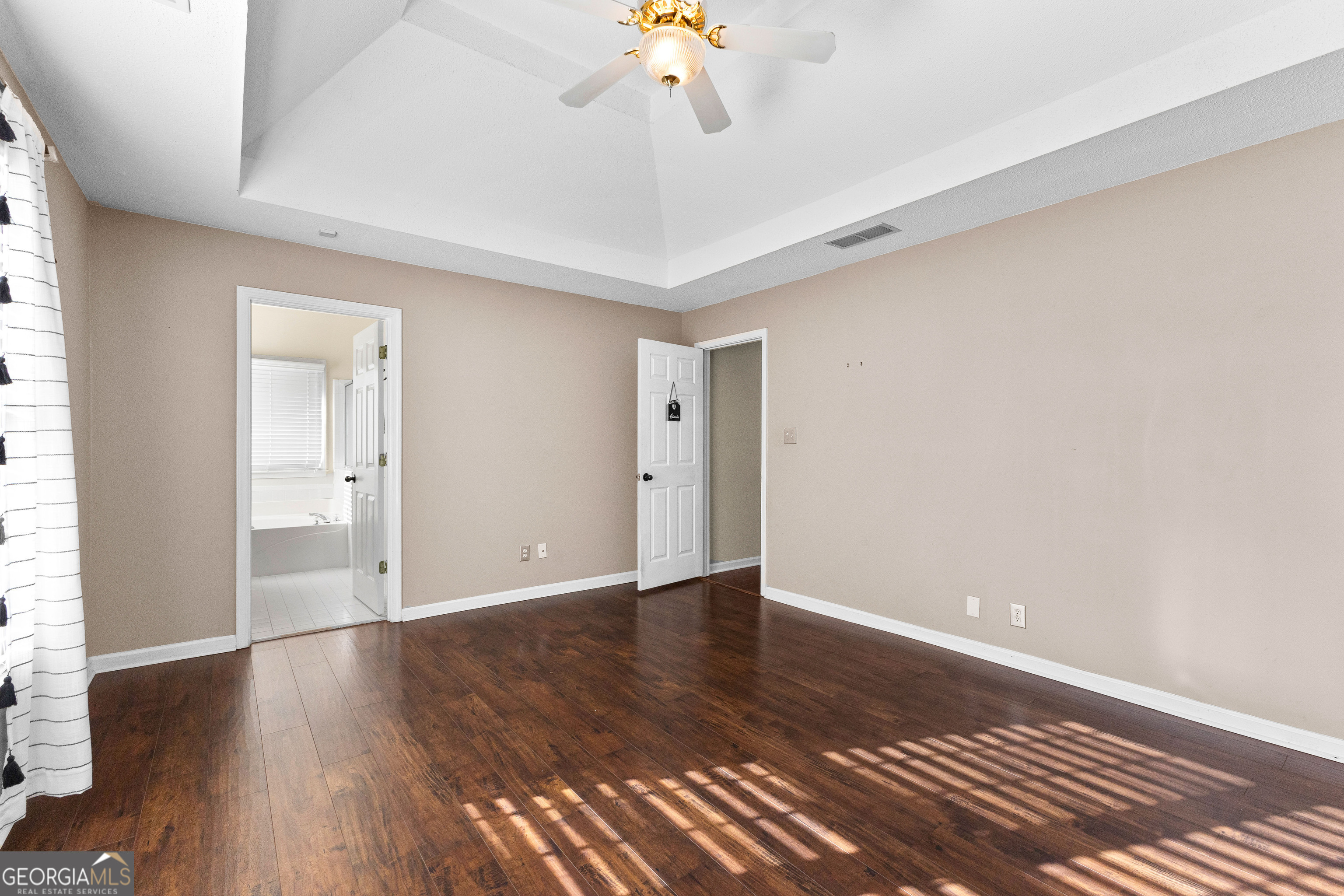 Fayetteville, Georgia 30215, United States, 4 Bedrooms Bedrooms, ,2 BathroomsBathrooms,Residential,Pending,16690