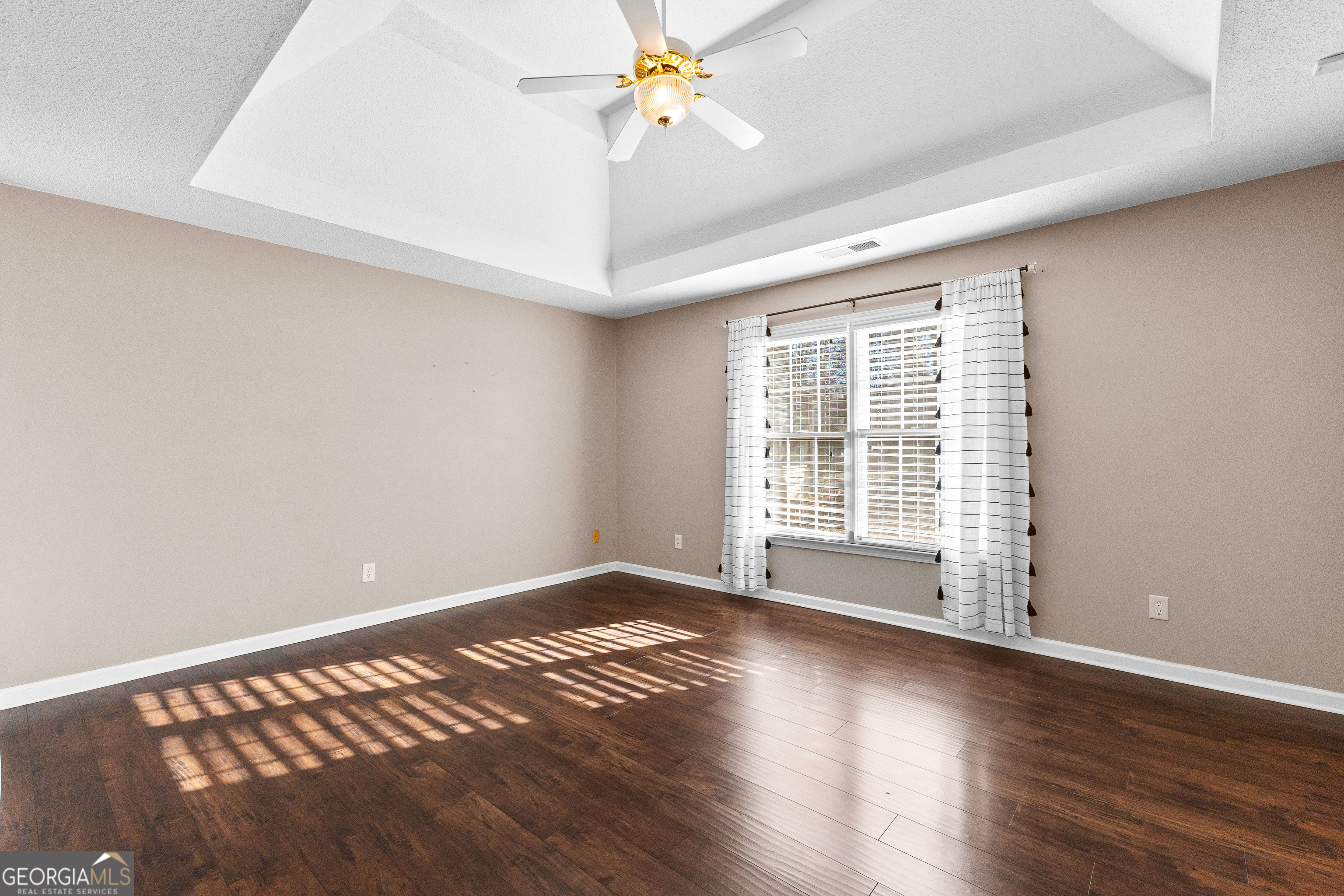 Fayetteville, Georgia 30215, United States, 4 Bedrooms Bedrooms, ,2 BathroomsBathrooms,Residential,Pending,16690