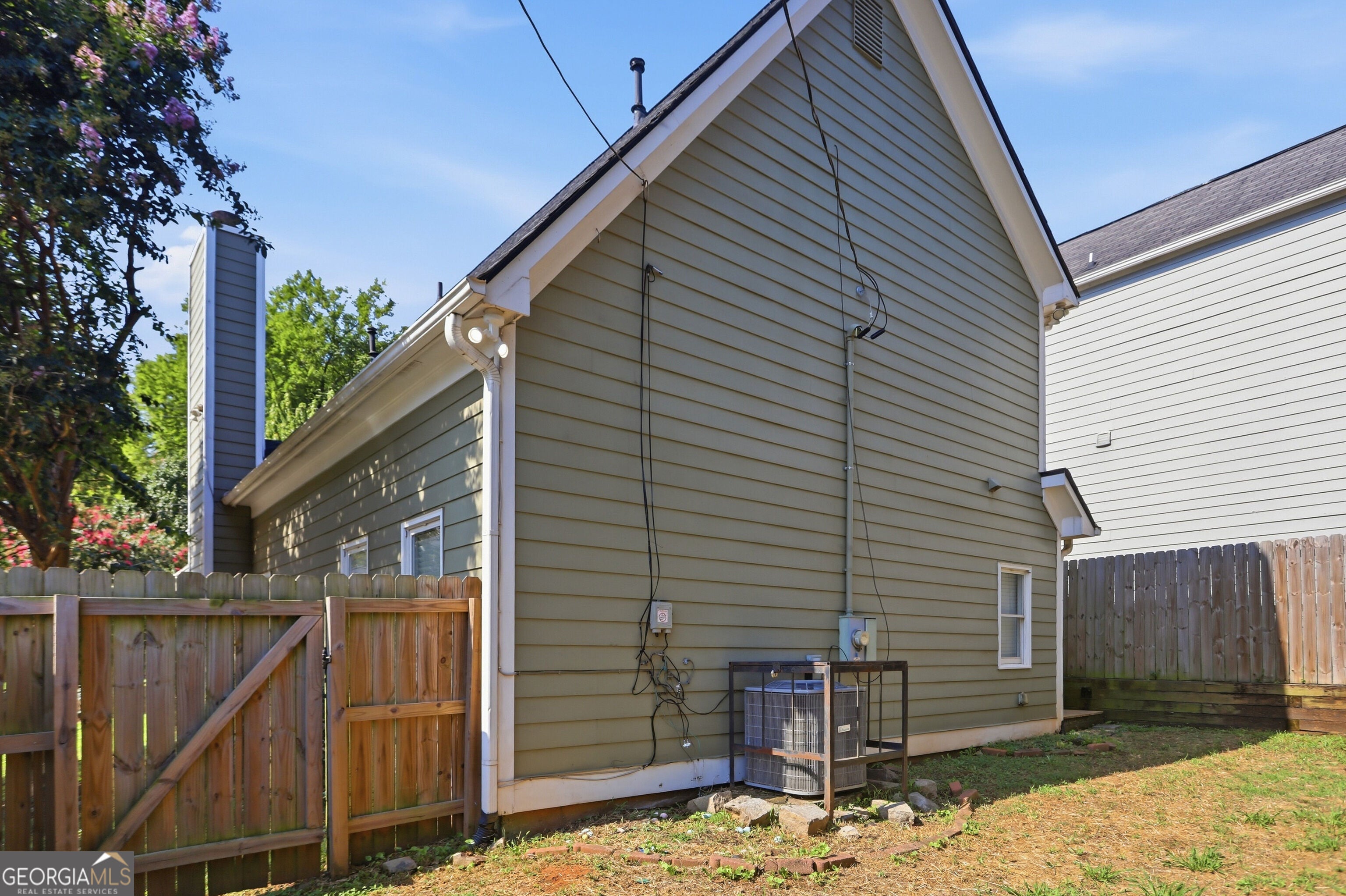 64 Bass ST SE