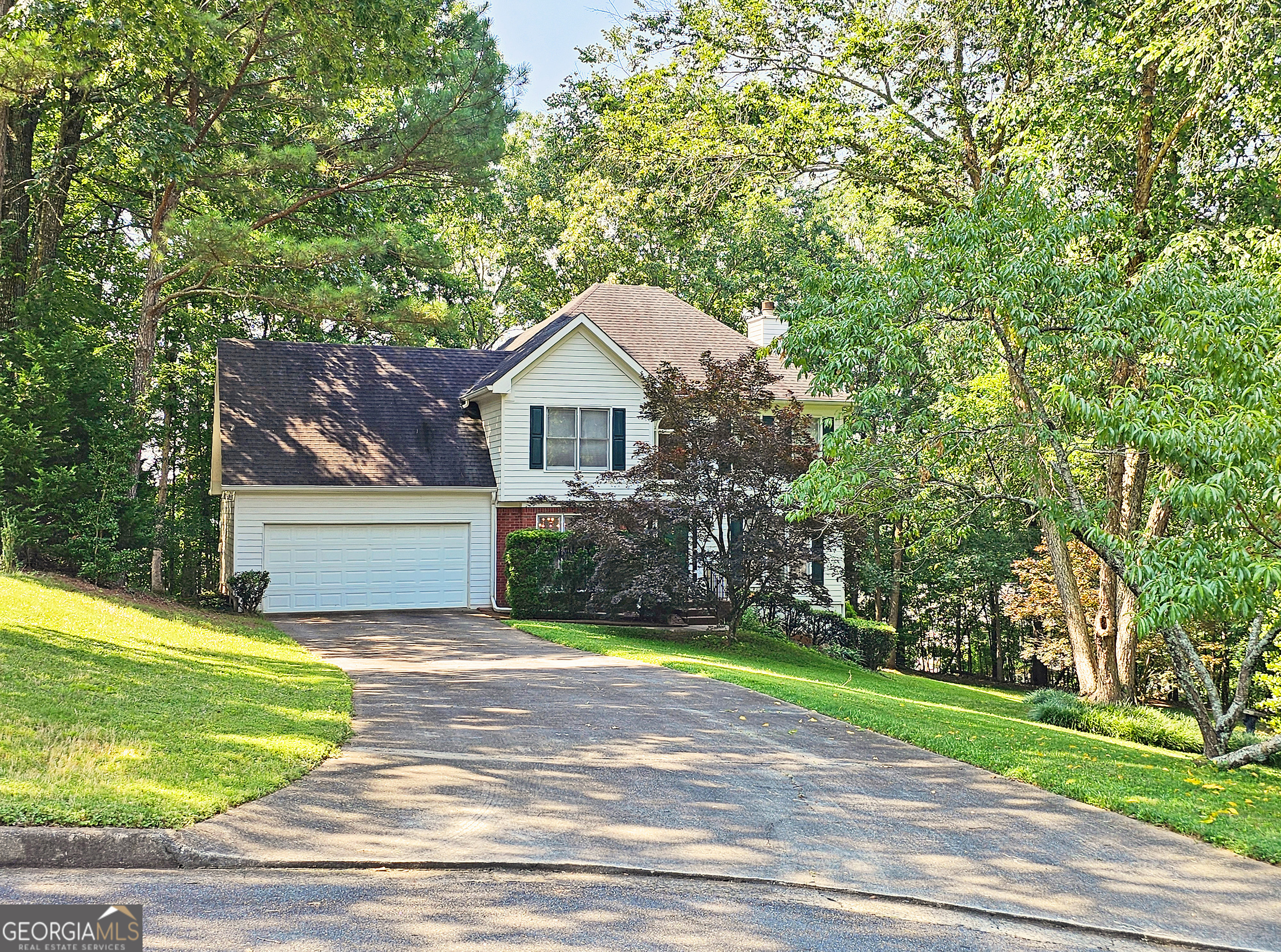 Almost 1 full acre of peace and tranquility. Quiet cul-de-sac location in desirable Springfield Place. Just minutes from the vibrant shopping and entertainment of Downtown Woodstock, parks, trails, and the noteworthy Woodstock public amphitheater with free summer concerts. If you are looking for a wonderful community and school system, look no further. With easy access to the 575 Express lanes, you are minutes from the stadium, perimeter highway and midtown Atlanta. Enjoy the quaint villages of Roswell, Alpharetta, Milton, Marietta Square, and Canton, you couldn't ask for a better location. This home affords a great lifestyle for the next owner-a formal dining room, breakfast room, inviting Family Room, well equipped kitchen, 4 bedrooms and a large basement. There is something for everyone. Check us out-you won't be disappointed, and at this value driven price-it won't last long.