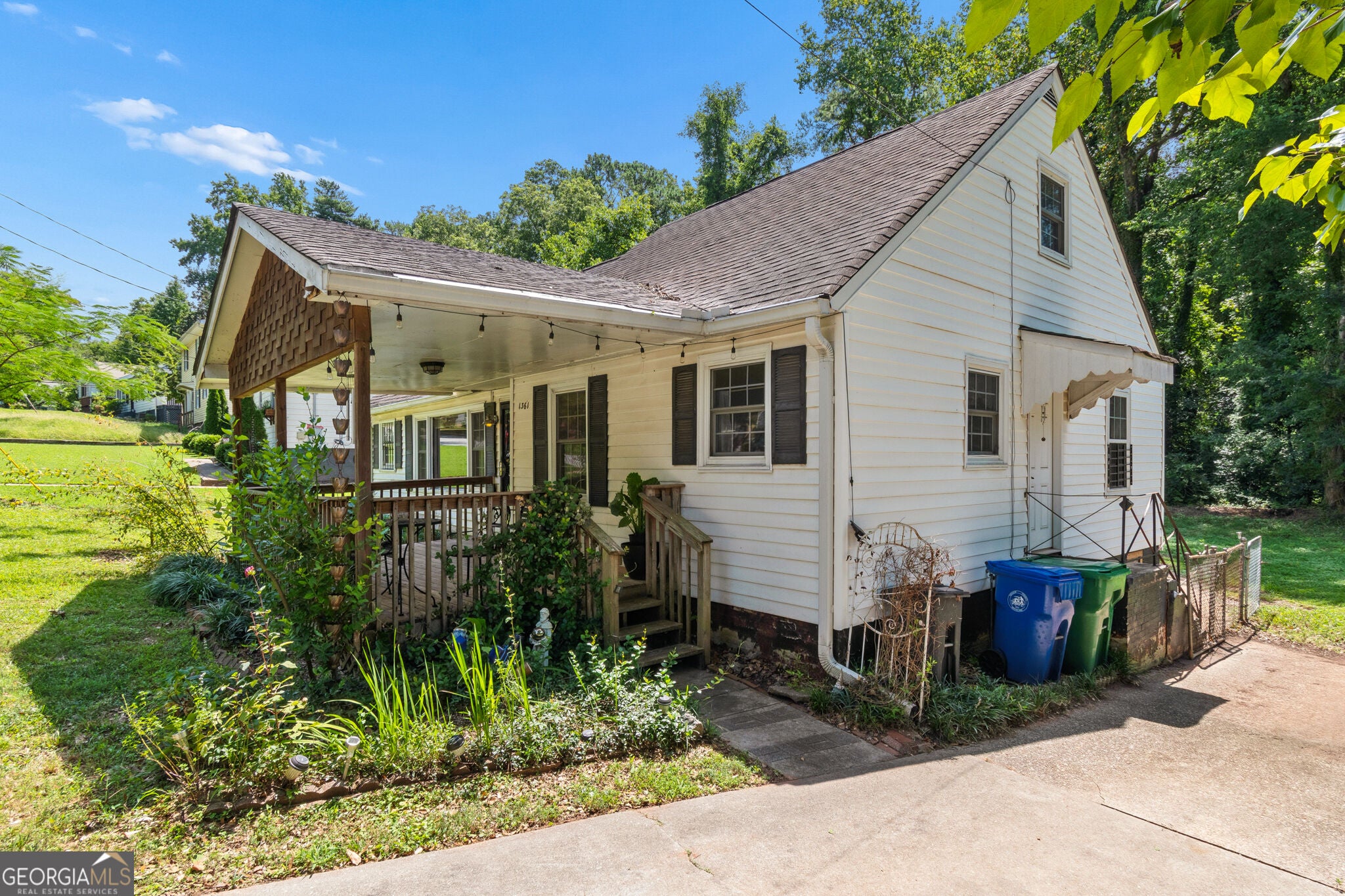 1361 Lochland RD SE