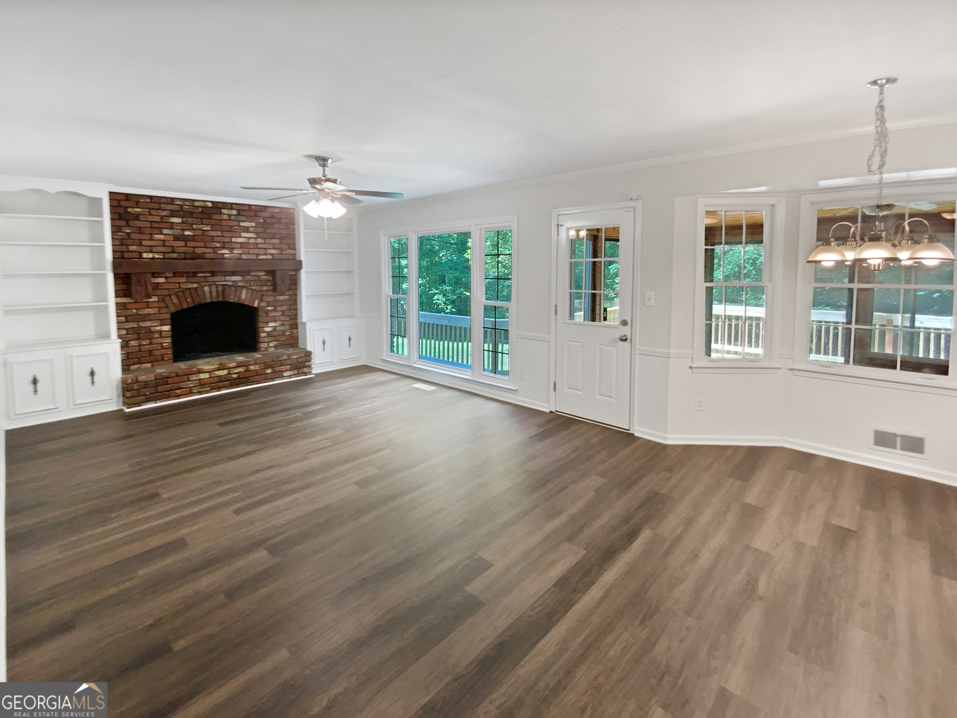 1215 Ridgefield DR