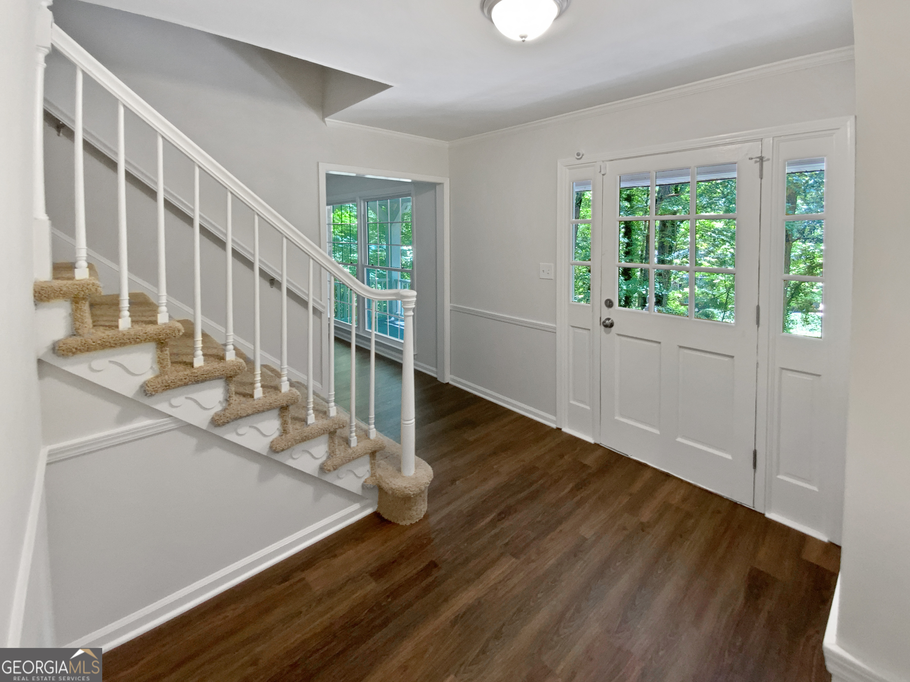 1215 Ridgefield DR
