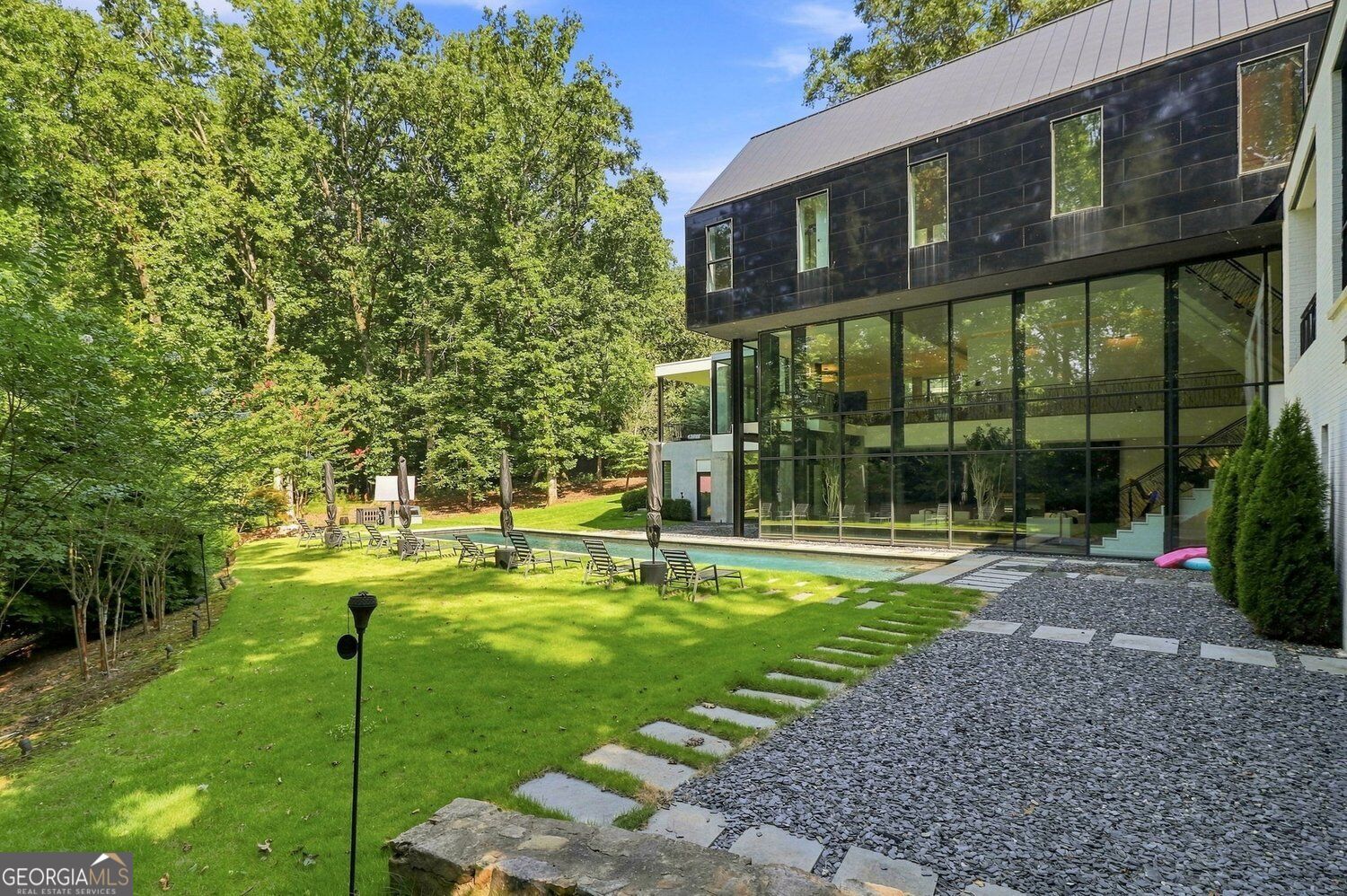 2716 Ridgewood RD