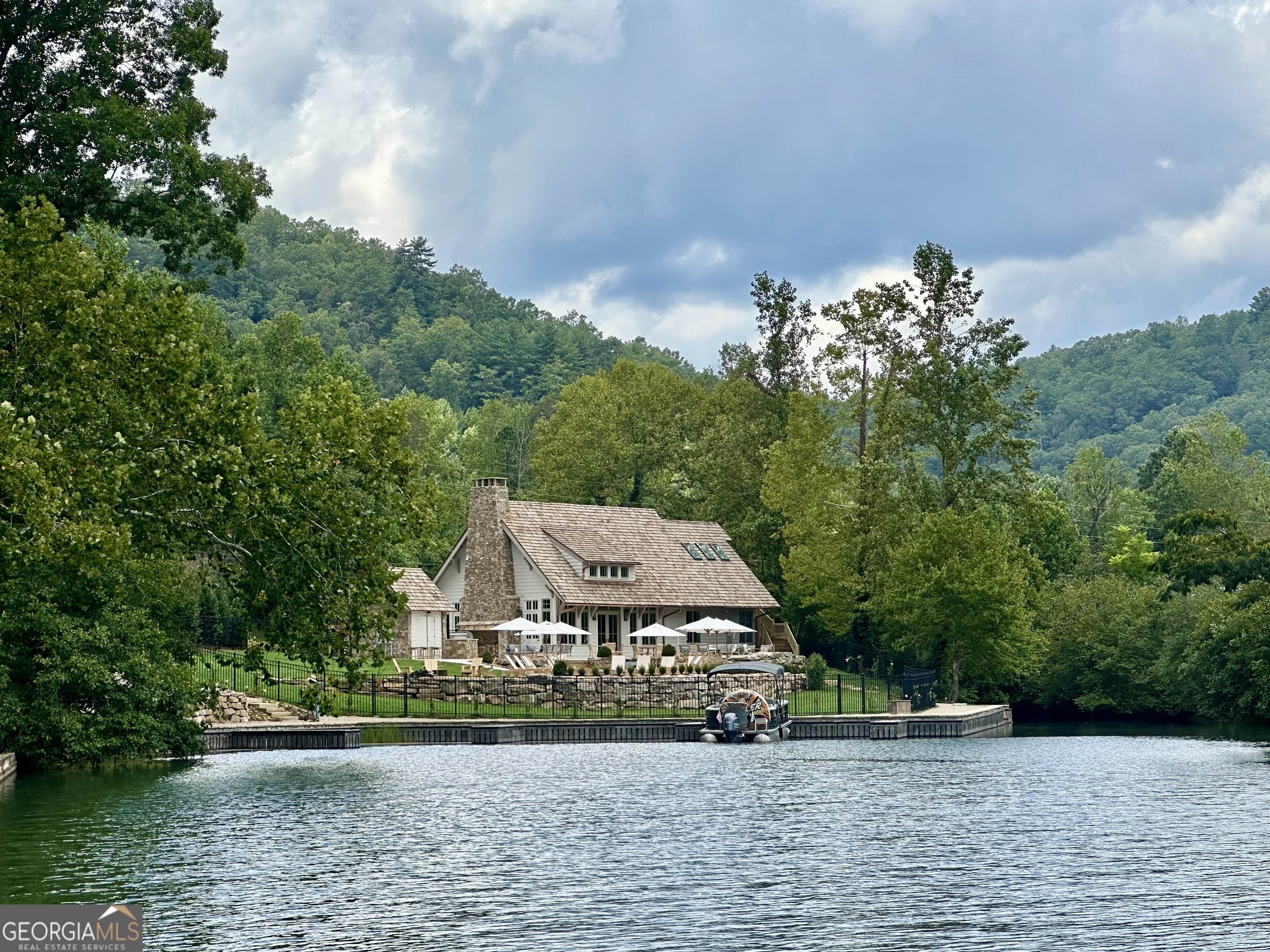 175 Waters Edge LN