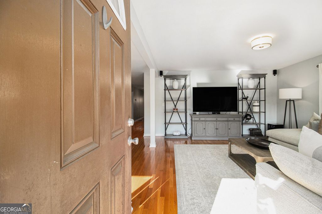 Photo of 1320 Windsor Parkway NE, Atlanta, GA 30319 (MLS # 10650516)