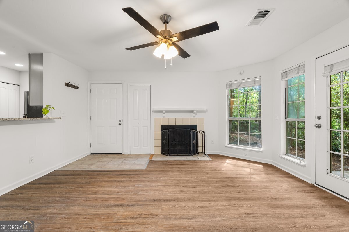 917 Wentworth CT
