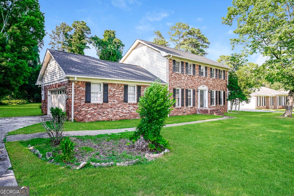 Photo of 2216 Country Club Drive SE, Conyers, GA 30013 (MLS # 10806349)