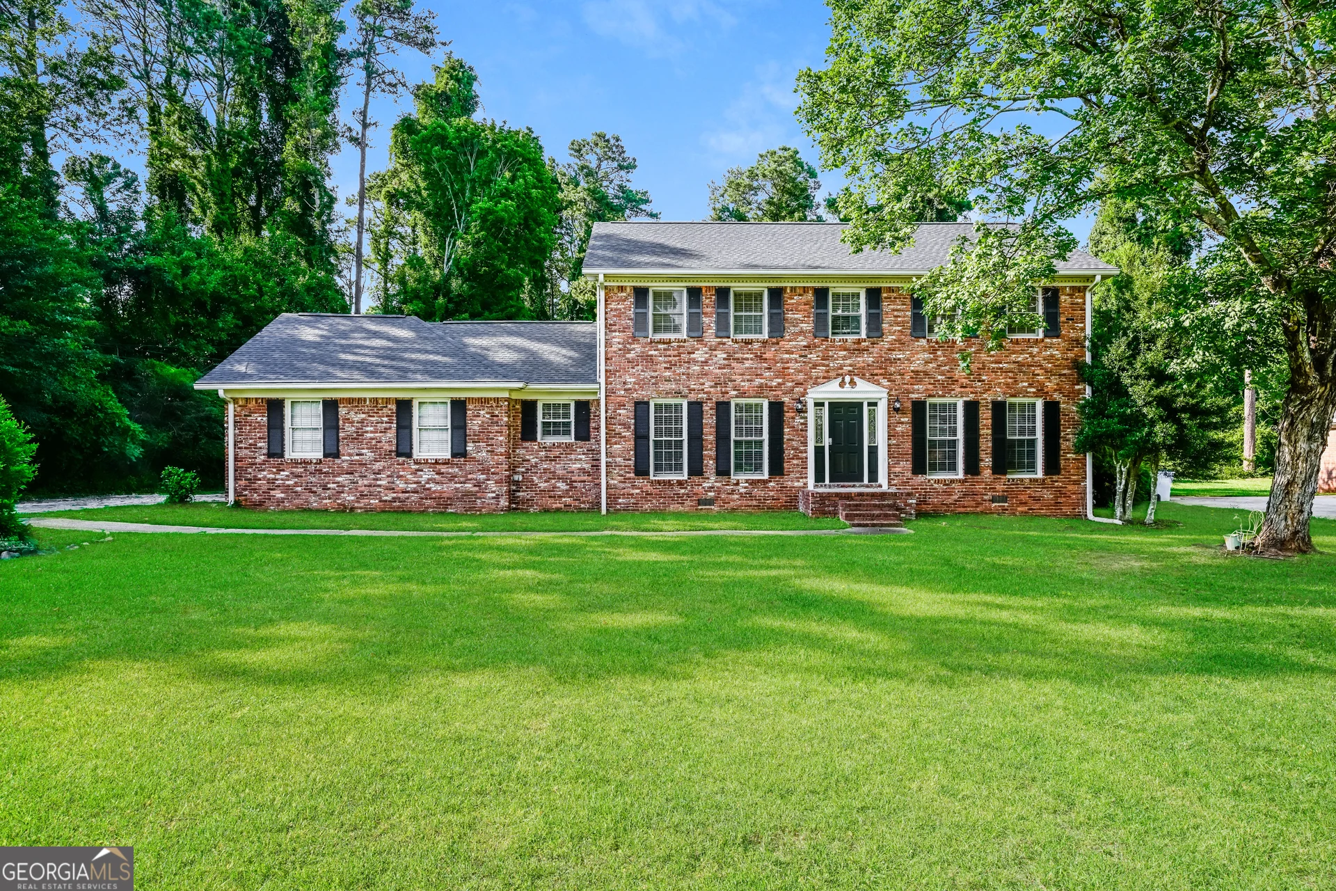 2216 Country Club Drive SE