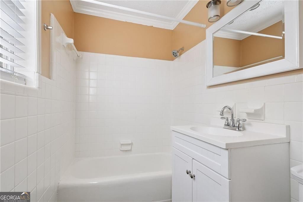 Atlanta, Georgia 30305, United States, 1 Bedroom Bedrooms, ,1 BathroomBathrooms,Residential,Active,198265