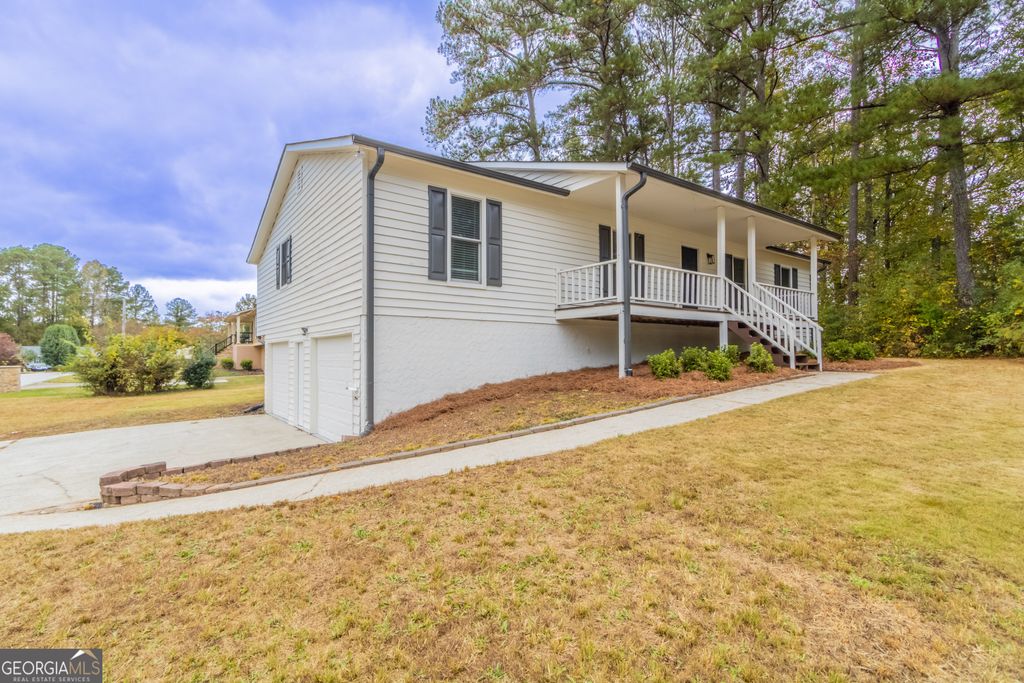 Photo of 2381 Lakeside Place SW, Marietta, GA 30008 (MLS # 10635558)