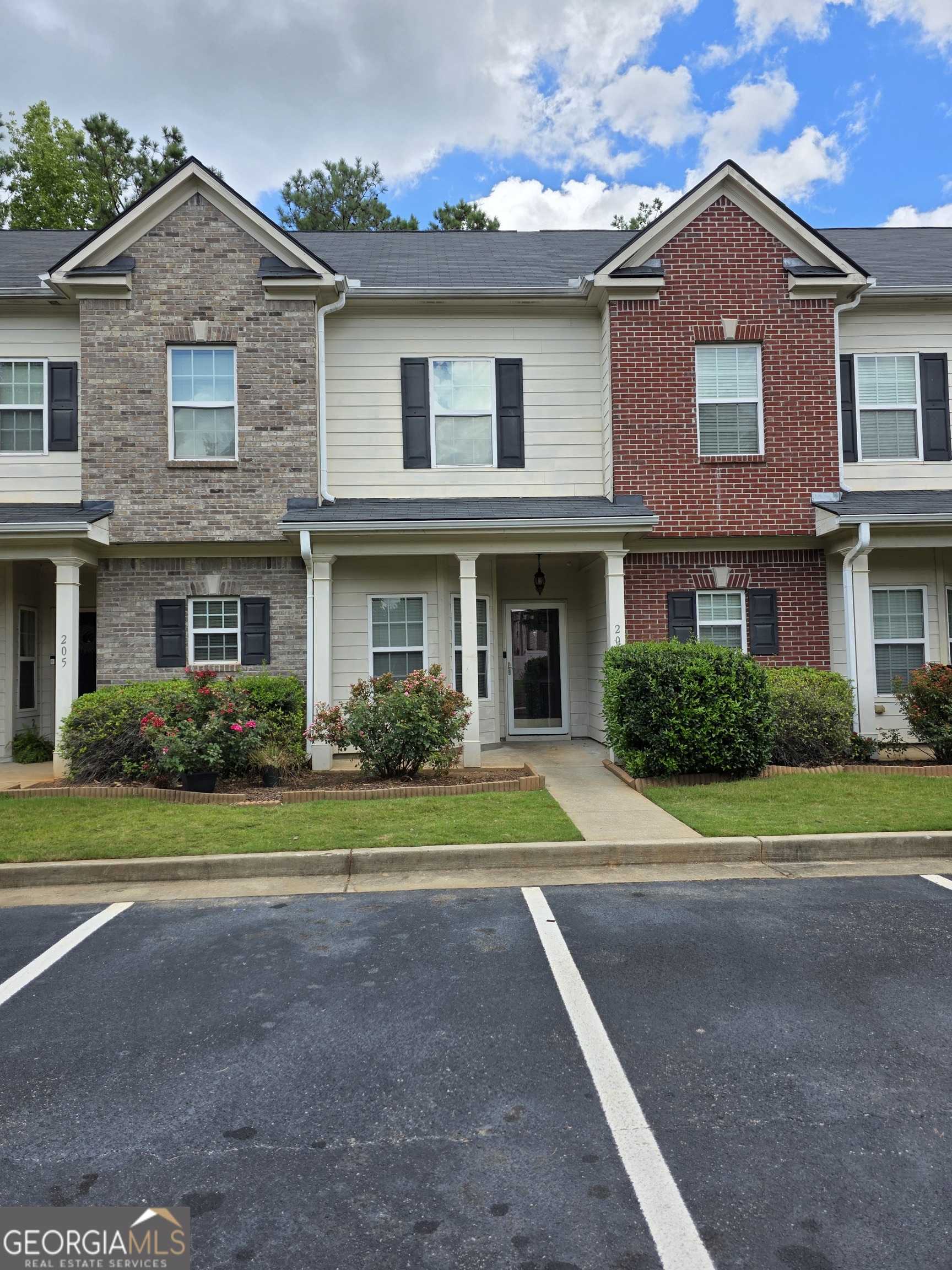 Come see this charming townhome located in the sought after Stonebridge subdivision in Newnan. Just minutes to I-85! Convenient to the airport, shopping, many restaurants, and the beautiful downtown area of Newnan, The City of Homes. This neighborhood has all of the amenities you will need. The amenities include an Olympic size pool, exercise facility, clubhouse, two playgrounds, two dog parks, nature trails, and tennis courts. This neighborhood is connected to the LINC Trail which provides multiple opportunities for many outdoor activities. This three-bedroom, two and 1/2 bath Townhome features LVP flooring throughout the home, a large separate dining area, eat-in kitchen, and a private patio! The HOA offers yard maintenance and general maintenance of all of the facilities.