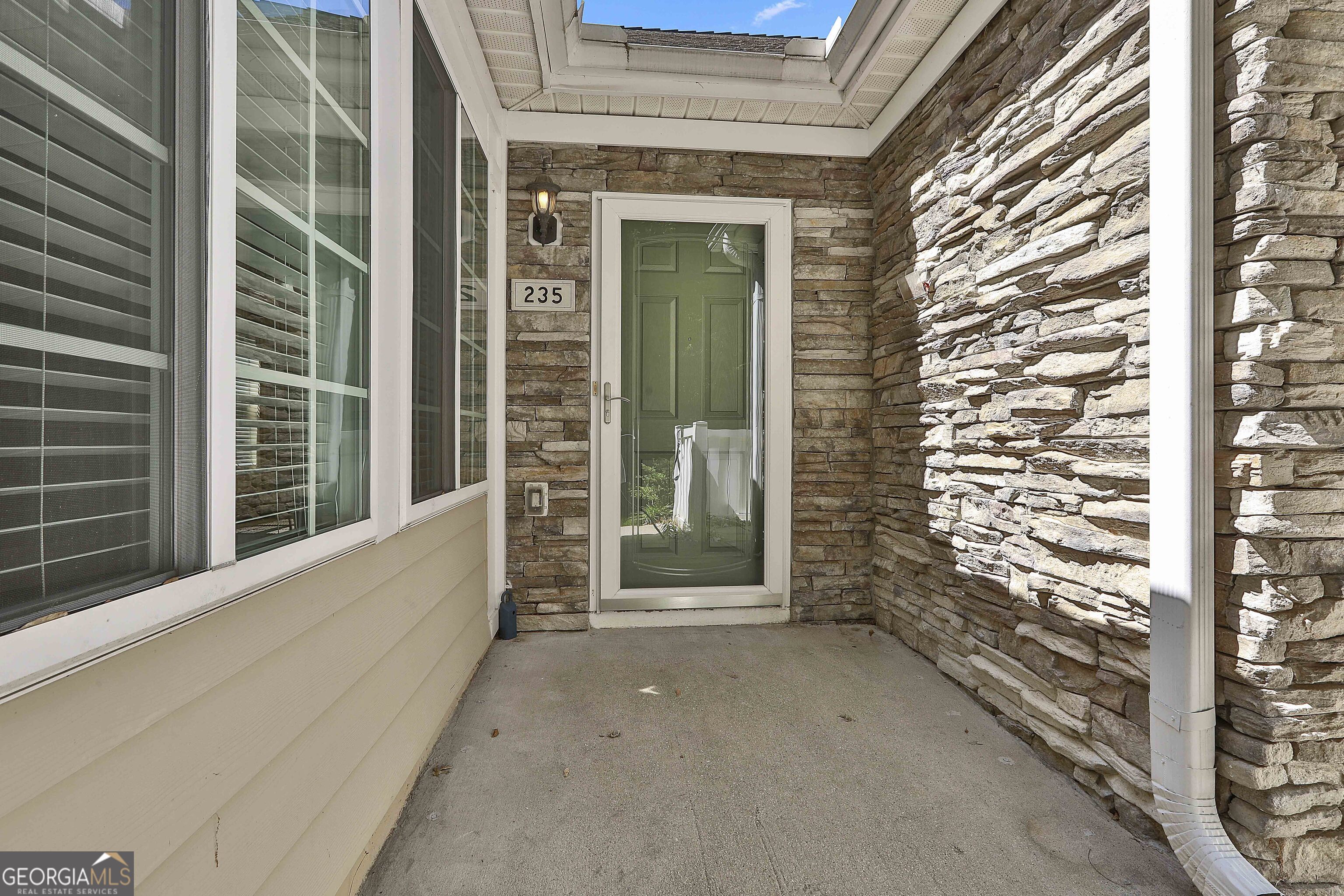 Fayetteville, Georgia 30214, United States, 2 Bedrooms Bedrooms, ,2 BathroomsBathrooms,Residential,Pending,15409