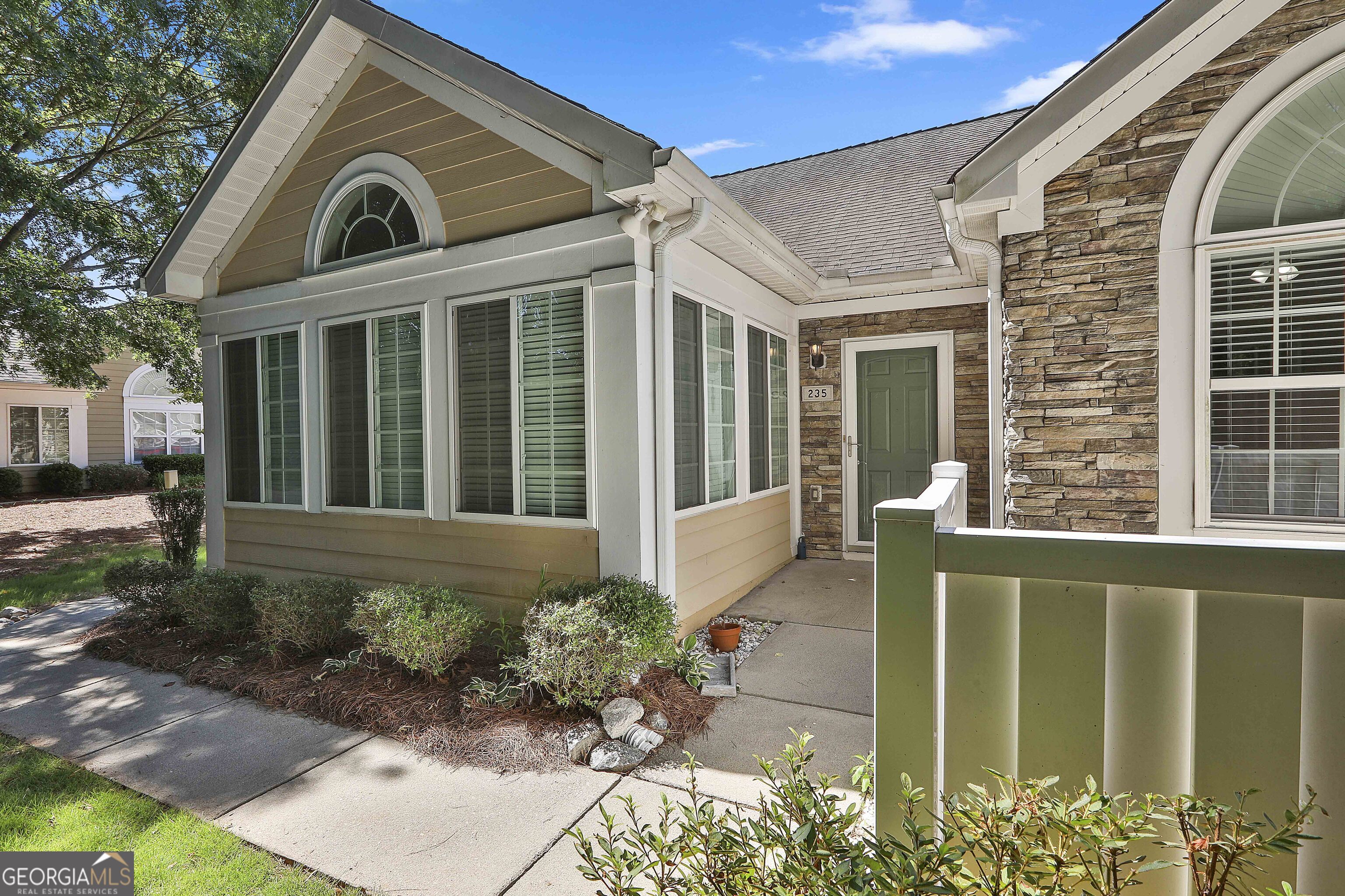 Fayetteville, Georgia 30214, United States, 2 Bedrooms Bedrooms, ,2 BathroomsBathrooms,Residential,Pending,15409