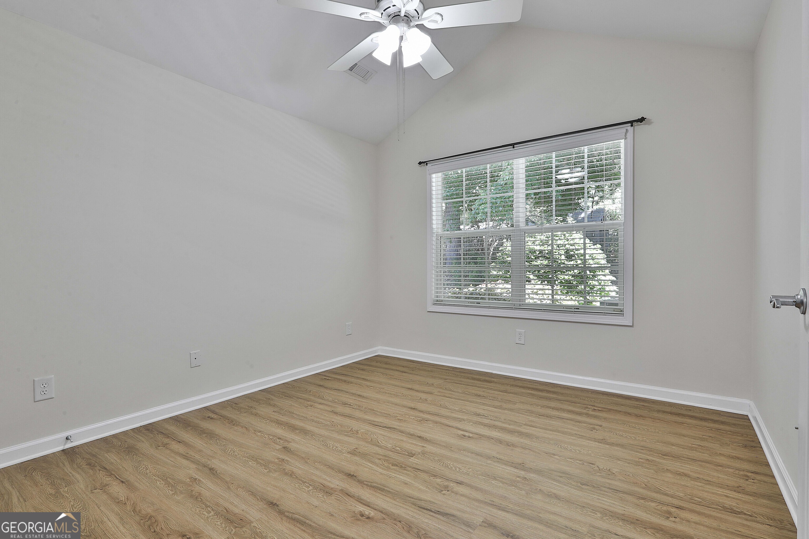 Fayetteville, Georgia 30214, United States, 2 Bedrooms Bedrooms, ,2 BathroomsBathrooms,Residential,Pending,15409