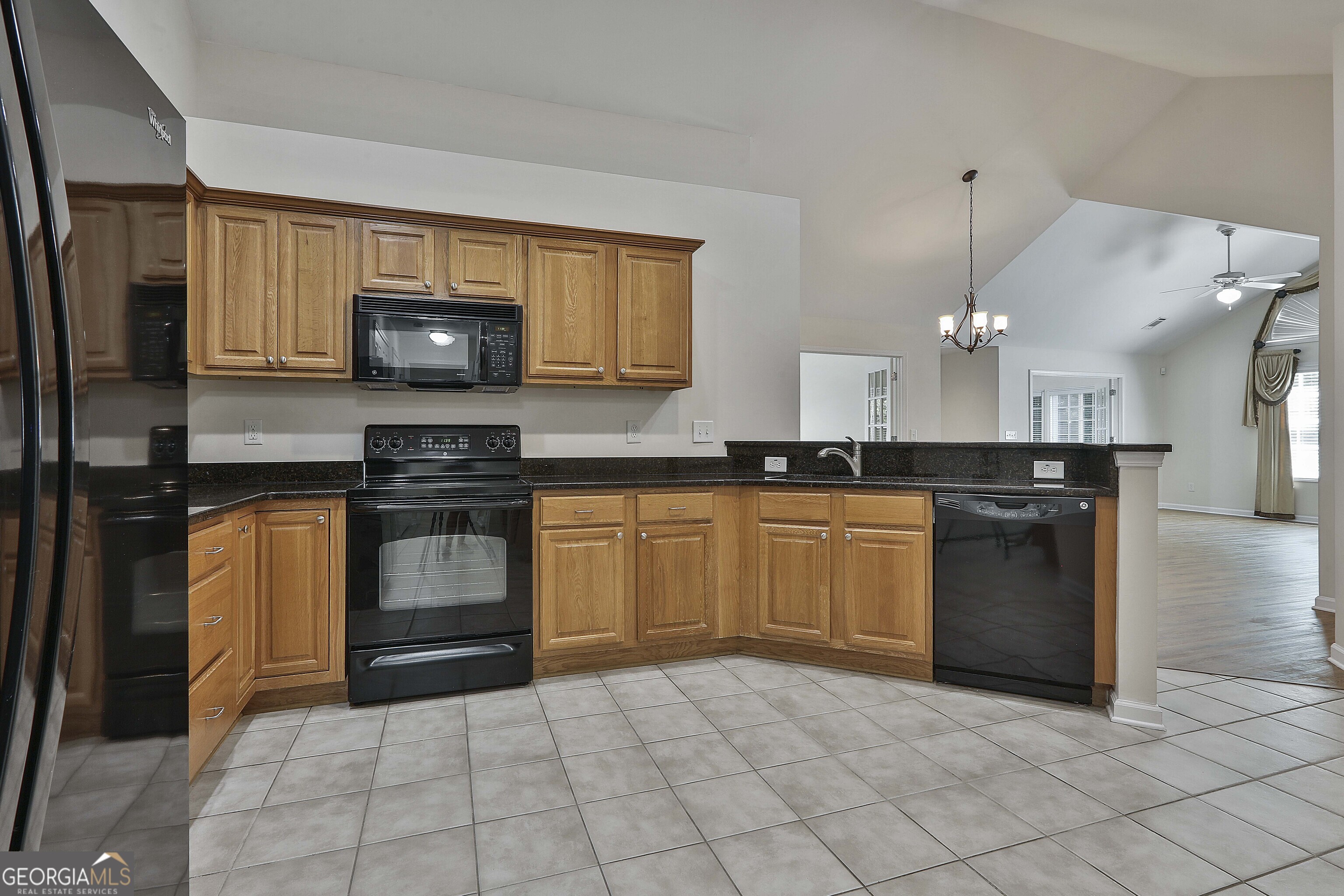 Fayetteville, Georgia 30214, United States, 2 Bedrooms Bedrooms, ,2 BathroomsBathrooms,Residential,Pending,15409