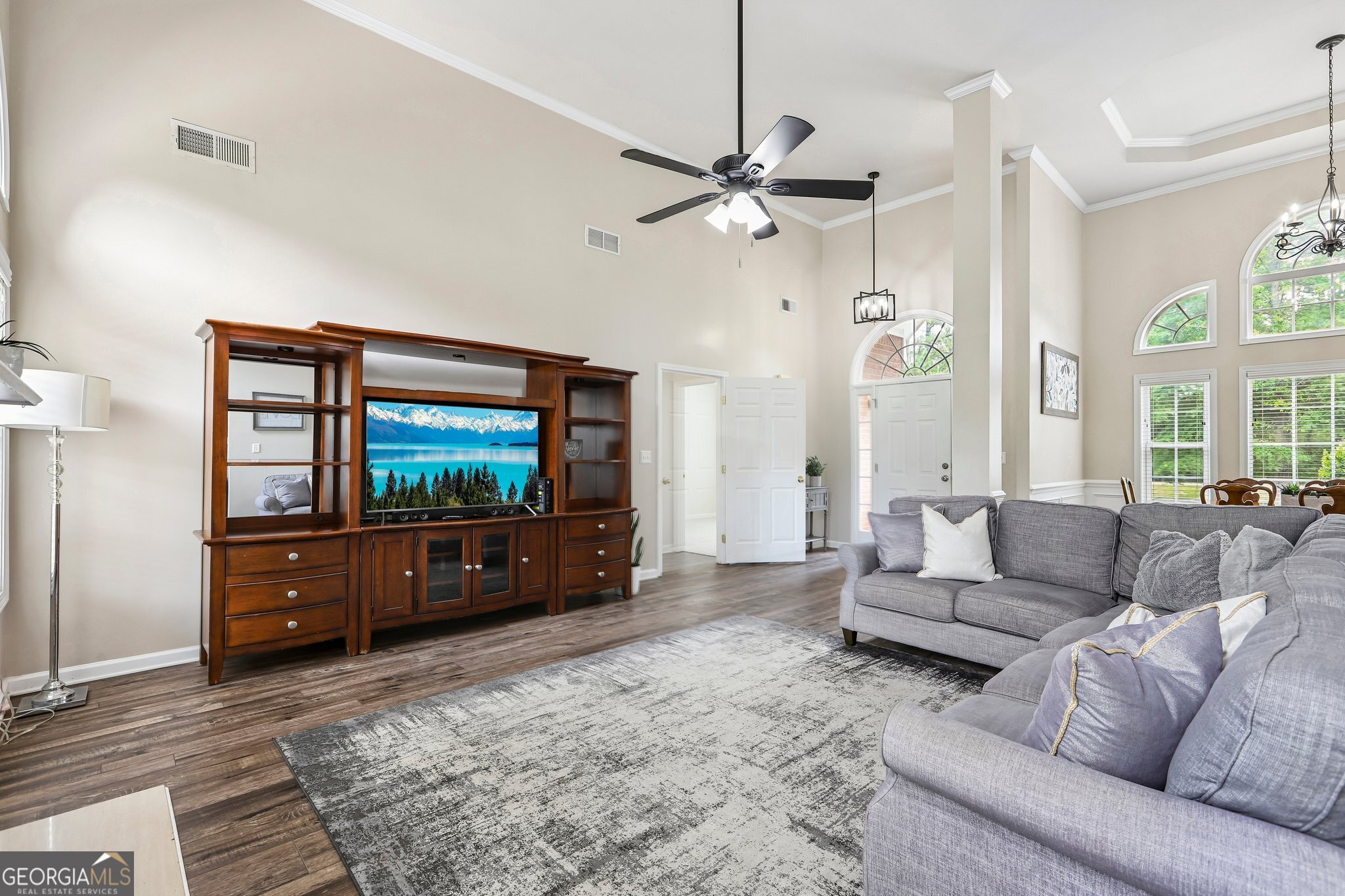 240 Crestwood DR