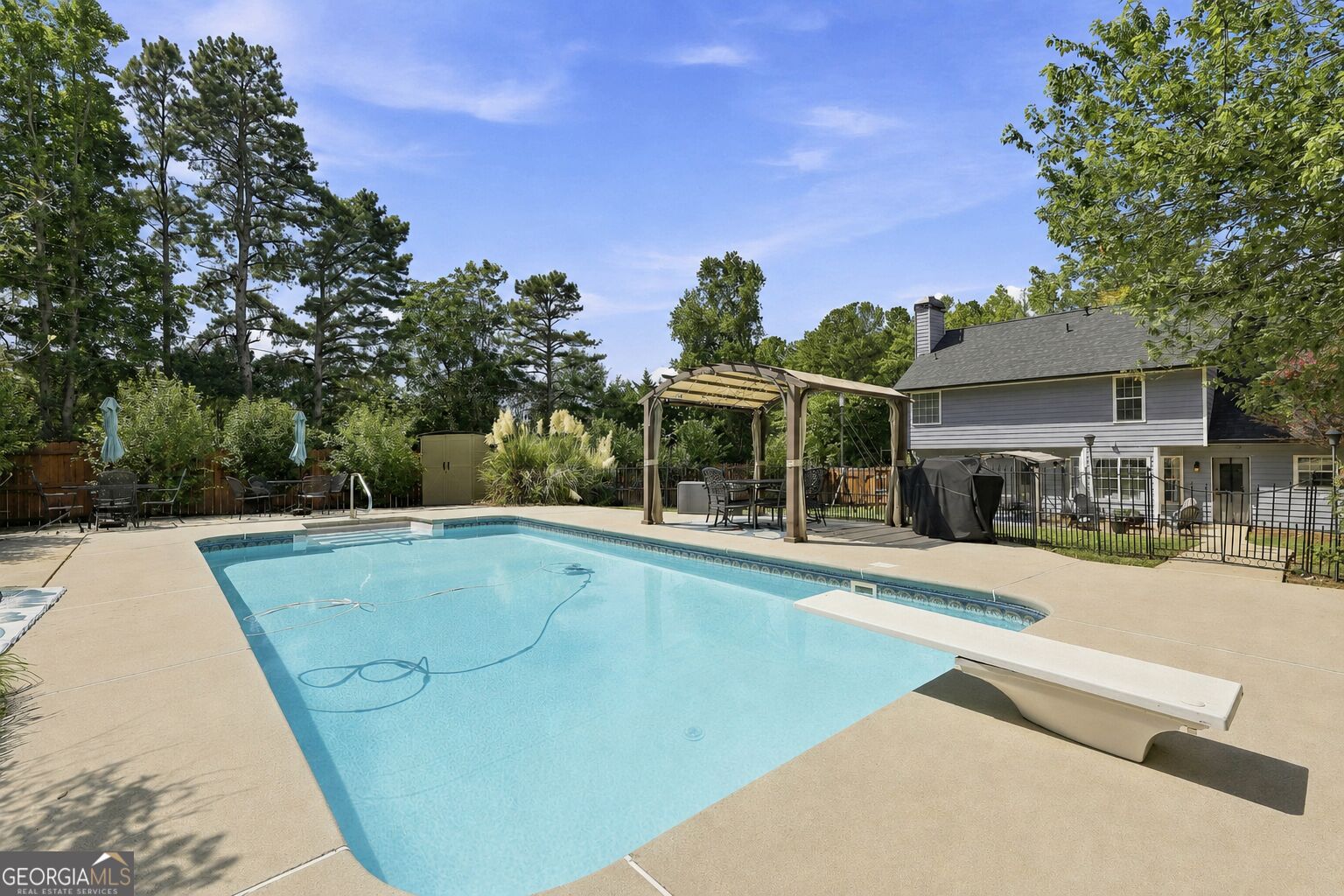 77 Manchester DR