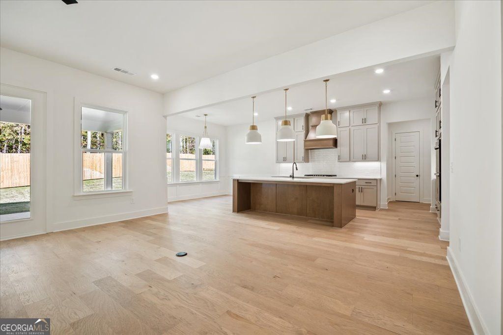 Gainesville, Georgia 30506, United States, 5 Bedrooms Bedrooms, ,5 BathroomsBathrooms,Residential,Active,229252