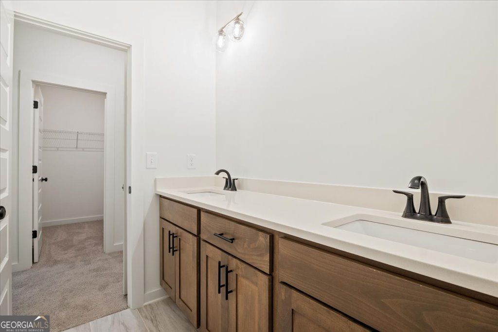 Gainesville, Georgia 30506, United States, 5 Bedrooms Bedrooms, ,5 BathroomsBathrooms,Residential,Active,229252