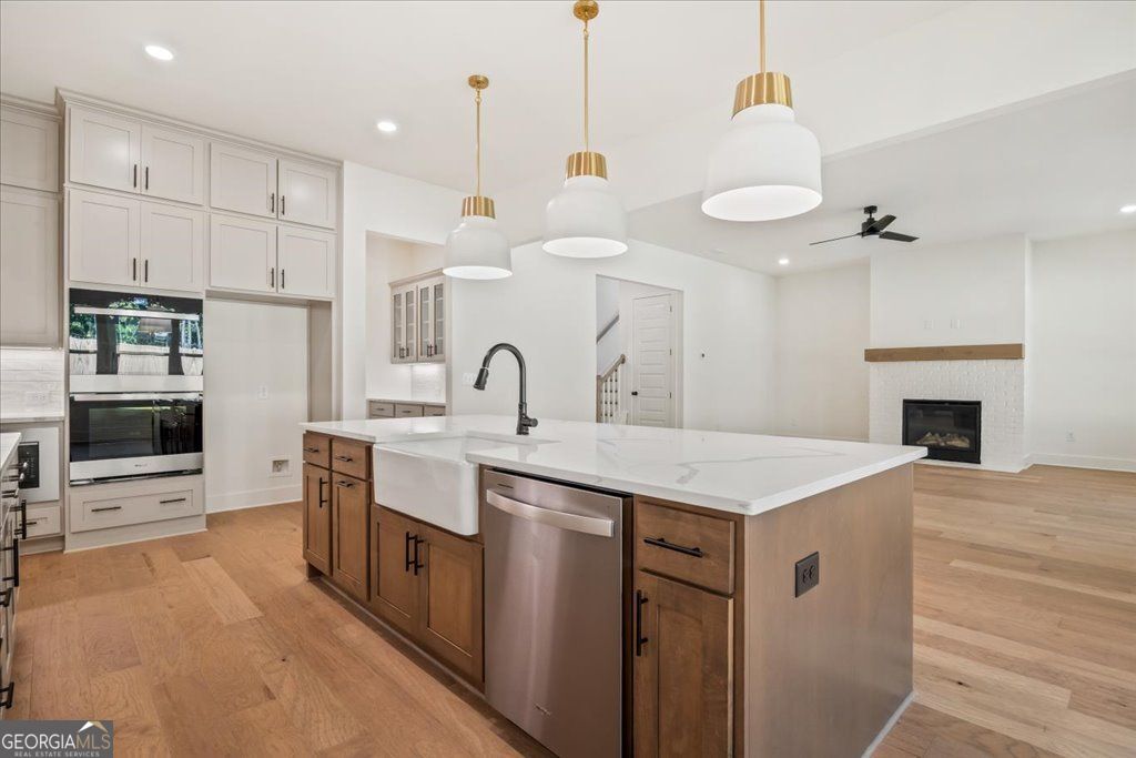 Gainesville, Georgia 30506, United States, 5 Bedrooms Bedrooms, ,5 BathroomsBathrooms,Residential,Active,229252