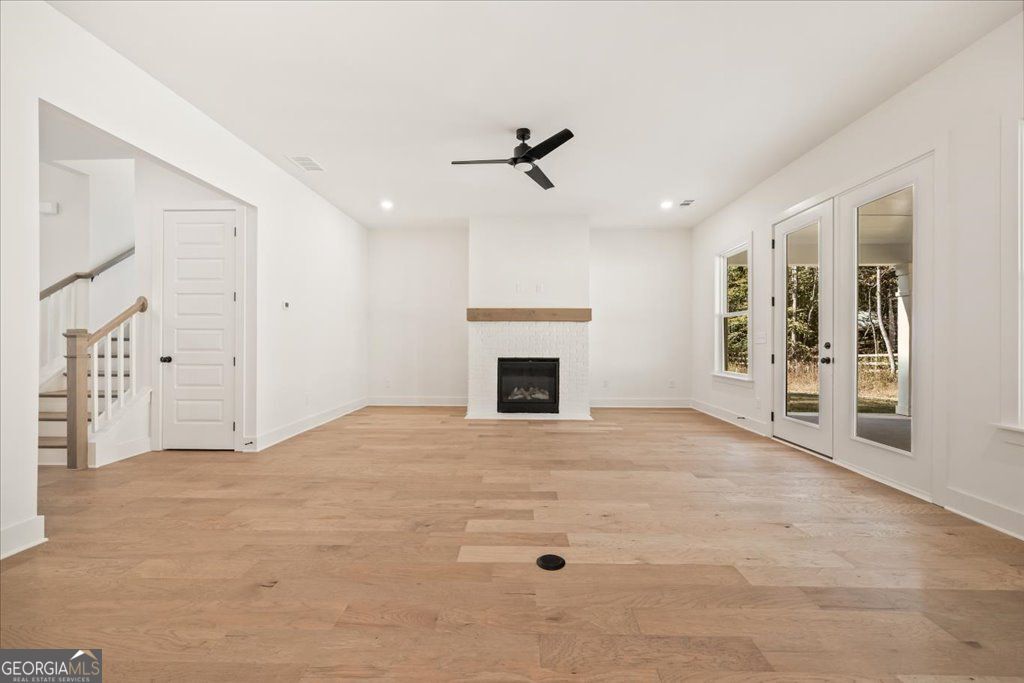 Gainesville, Georgia 30506, United States, 5 Bedrooms Bedrooms, ,5 BathroomsBathrooms,Residential,Active,229252