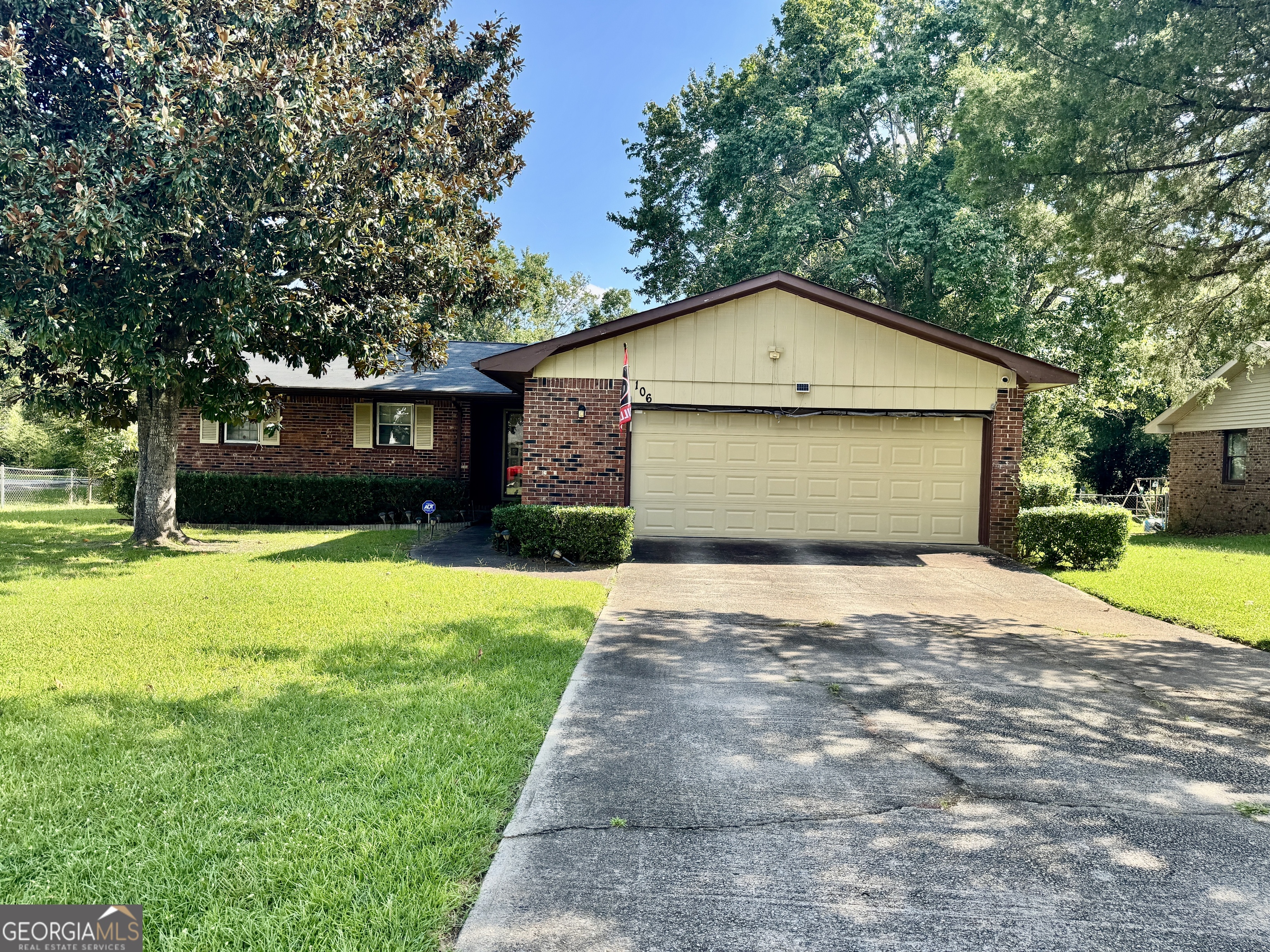 Great 4 sided Brick home in Quite neighborhood with 1700 sq ft of living space, 2 car garage, formal dining space and screened in back yard. Home being sold as-is cash or conventional.