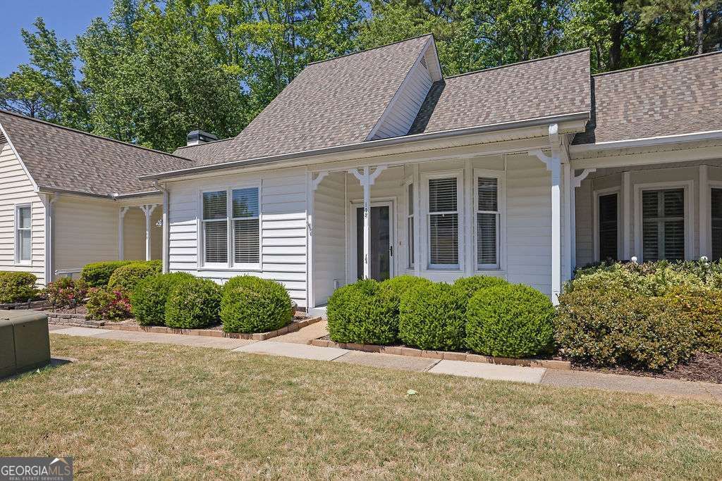 Photo of 142 Victoria Way, Roswell, GA 30075 (MLS # 10737973)