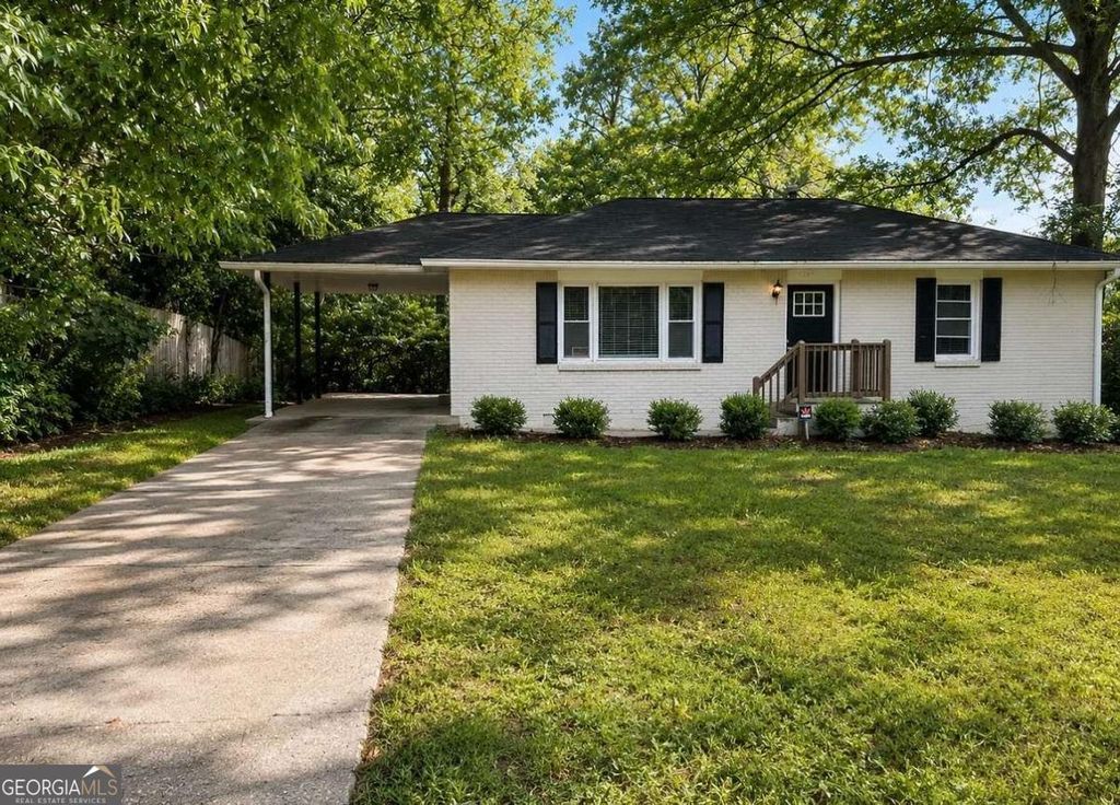 Photo of 2196 Knoll Drive, Decatur, GA 30032 (MLS # 10782334)