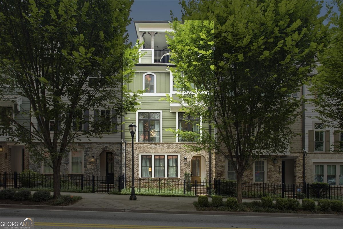 976 Memorial WALK SE