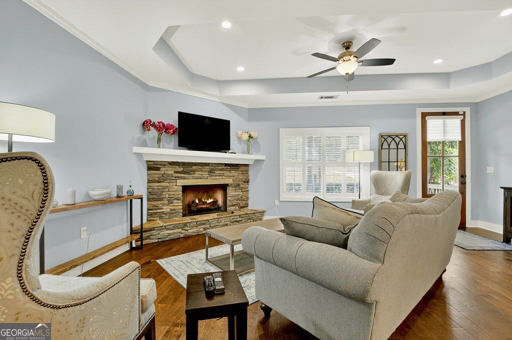 362 Meadow CIR