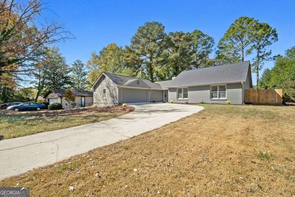 Photo of 1603 Golf Link Drive, Stone Mountain, GA 30088 (MLS # 10630346)