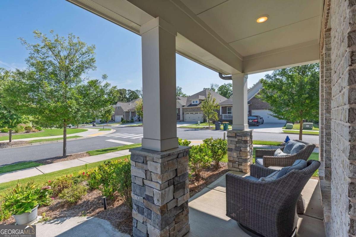 616 Grassmeade LN