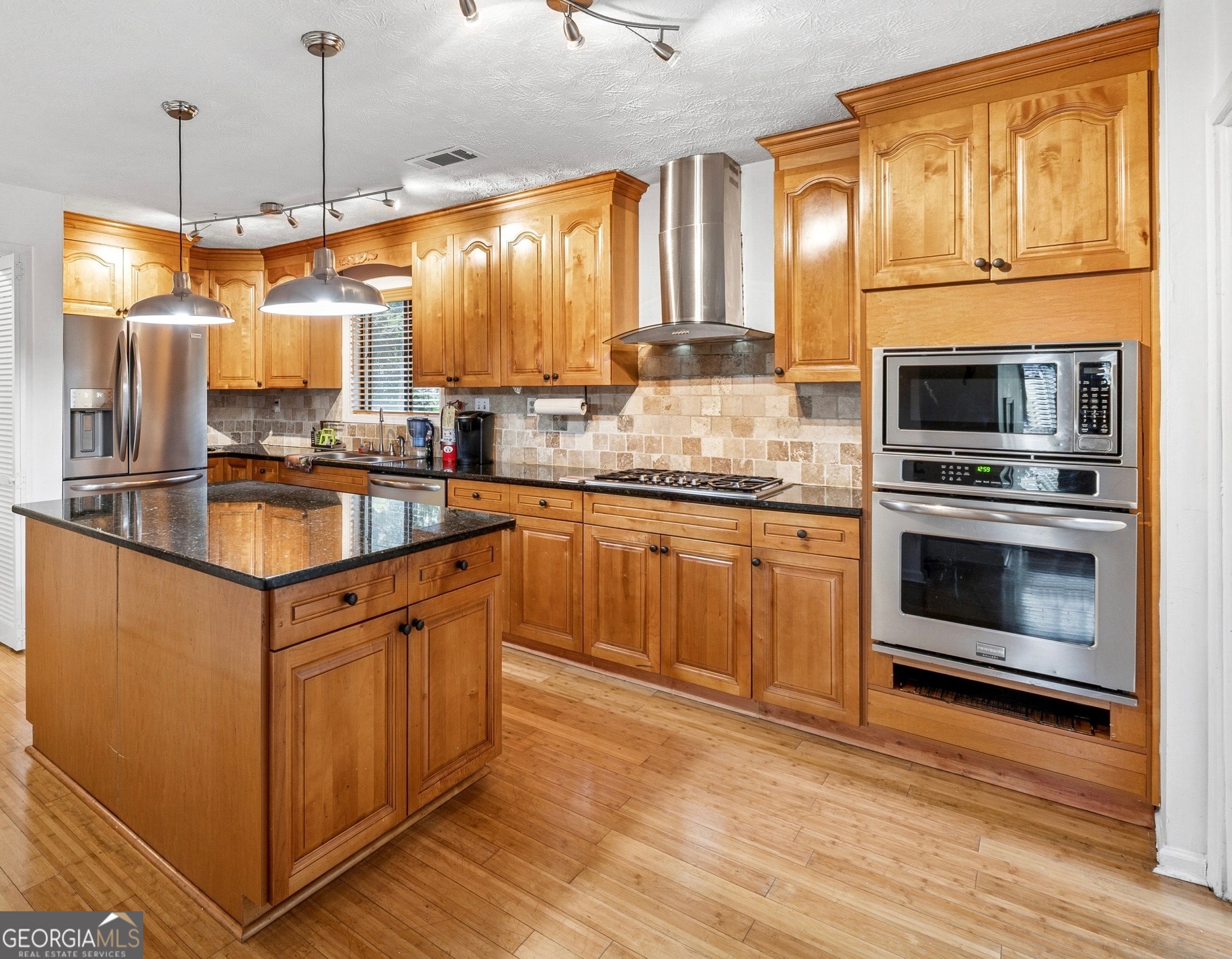 345 VINEYARD DR NW