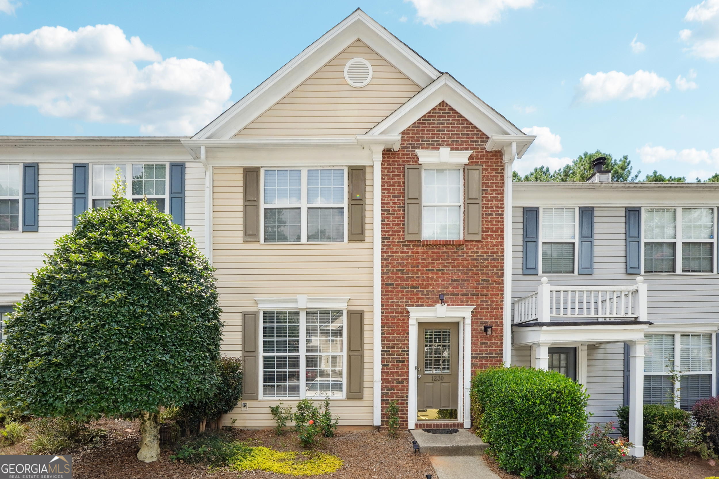 Welcome to an updated 3 bed, 2.5 bath townhome in the heart of Alpharetta! Featuring newly painted kitchen, stylish fixtures, and a sunlit open floor plan, this move-in ready home offers comfort and convenience just minutes from Avalon, downtown Alpharetta, and GA-400. Enjoy a private back patio with wooded views, a spacious primary suite with walk-in closet, and low-maintenance living with HOA-covered lawn care, water, and common areas.